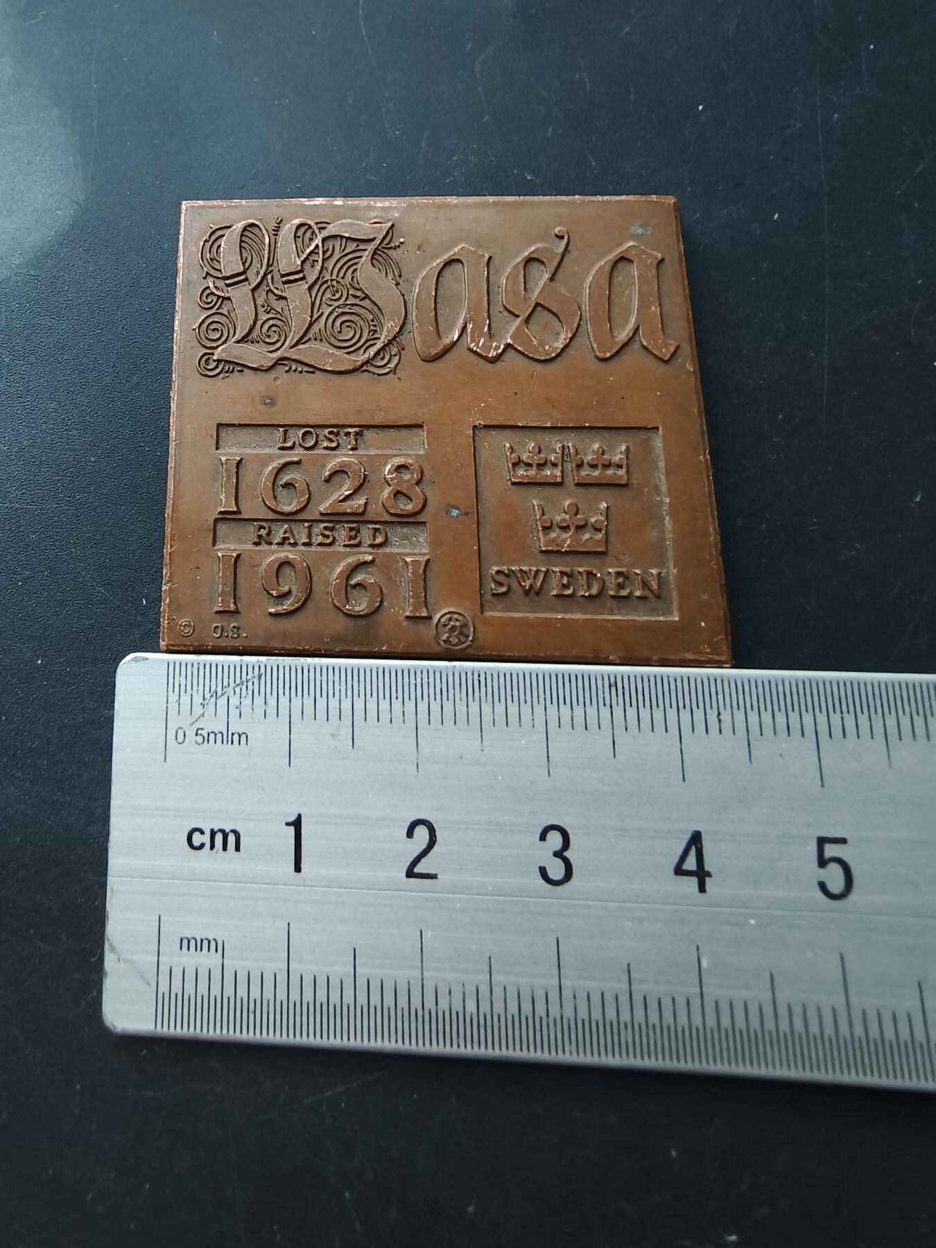 老王徽章第192期 瑞典瓦萨王朝333周年方形大铜章      尺寸45×40mm     重量49g