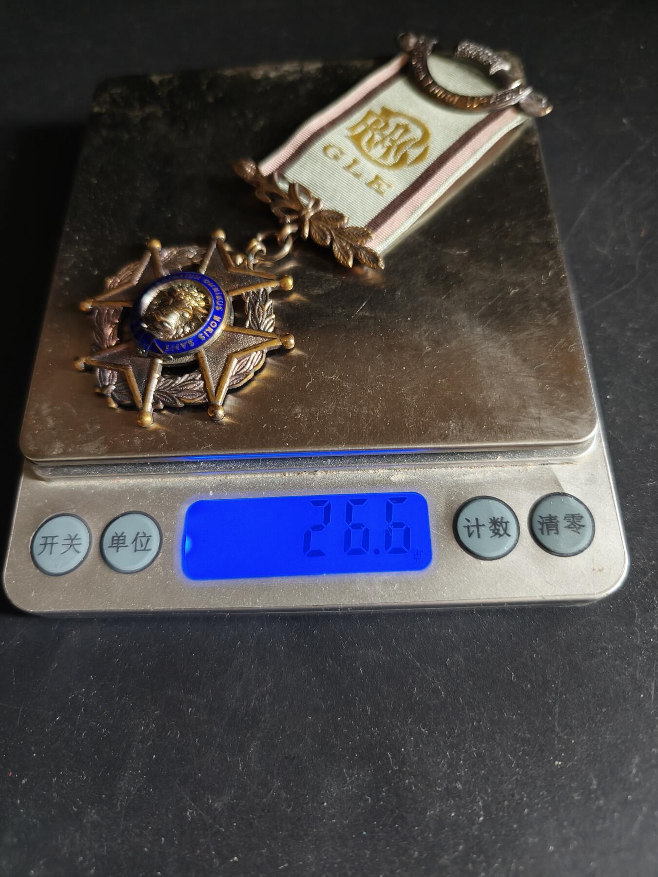 老王徽章第192期 英国皇家野牛兄弟会奖章     925银镀金珐琅     26.6g     早期手刻铭文