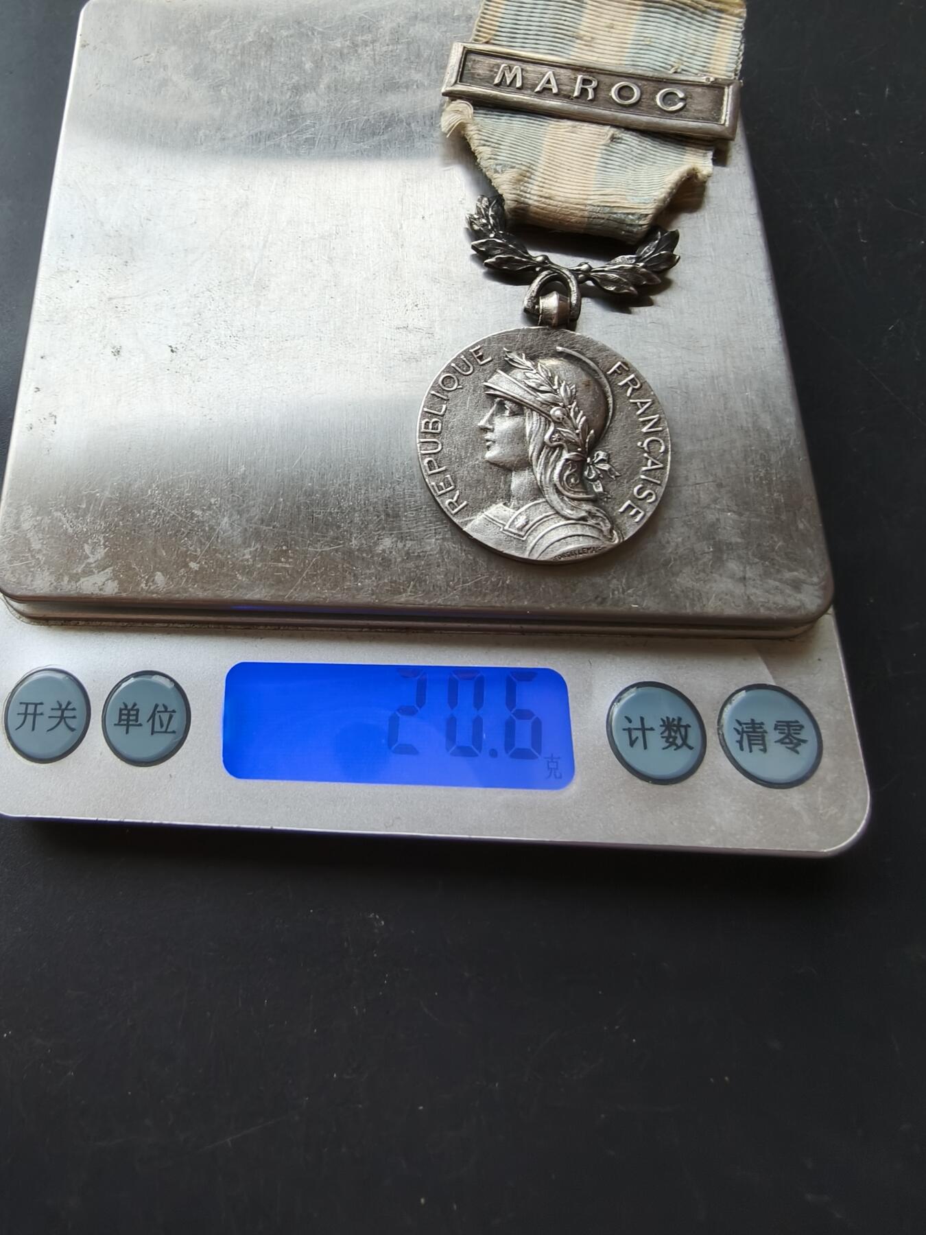 老王徽章第192期 法国殖民奖章    摩洛哥勋条    950银     20.6g