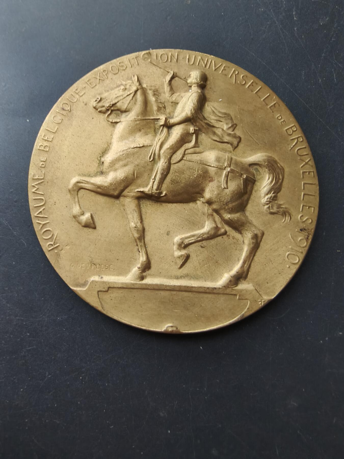 老王徽章第192期 比利时1910布鲁塞尔国际博览会大铜章     原盒     直径70mm     重量117.9g