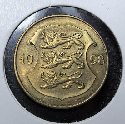 外国优质老铜币纪念币银币专场，周六晚上九点倒数截拍，满百包邮，周日发货,可寄存半年，喜欢朋友微信扫描二维码可直接参拍 - 爱沙尼亚1998年1克朗，币面爱沙尼亚语意为 “爱沙尼亚共和国”，三狮纹章是其传统国家象征，见证爱沙尼亚独立后的货币体系发展。
