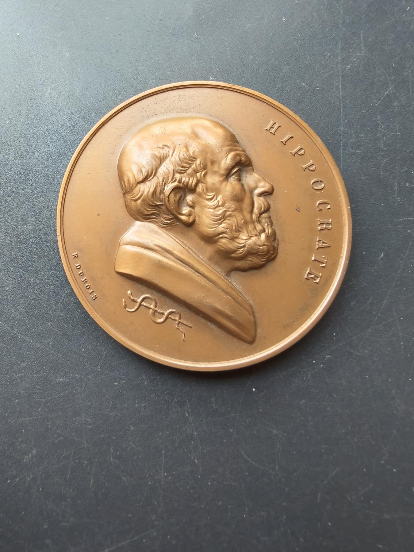 老王徽章第192期 法国希波克拉底大铜章   原盒    盒子无法扣上     直径50mm     重量76.5g