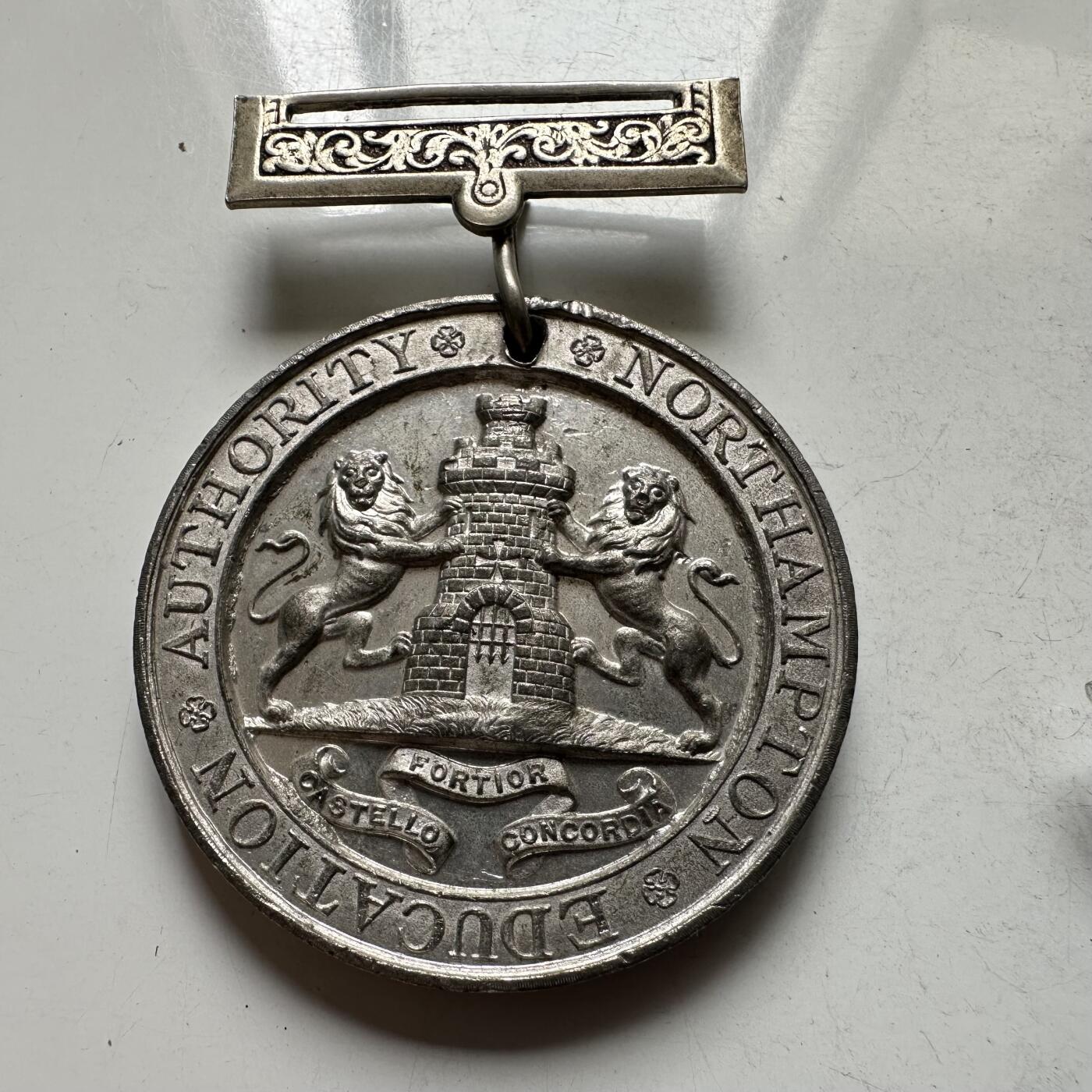 🌹外币初藏🌹🐯2026年第43场   每周二四六晚8️⃣点  世界硬币 英国 北安普顿教育委员会 奖章 44.3毫米