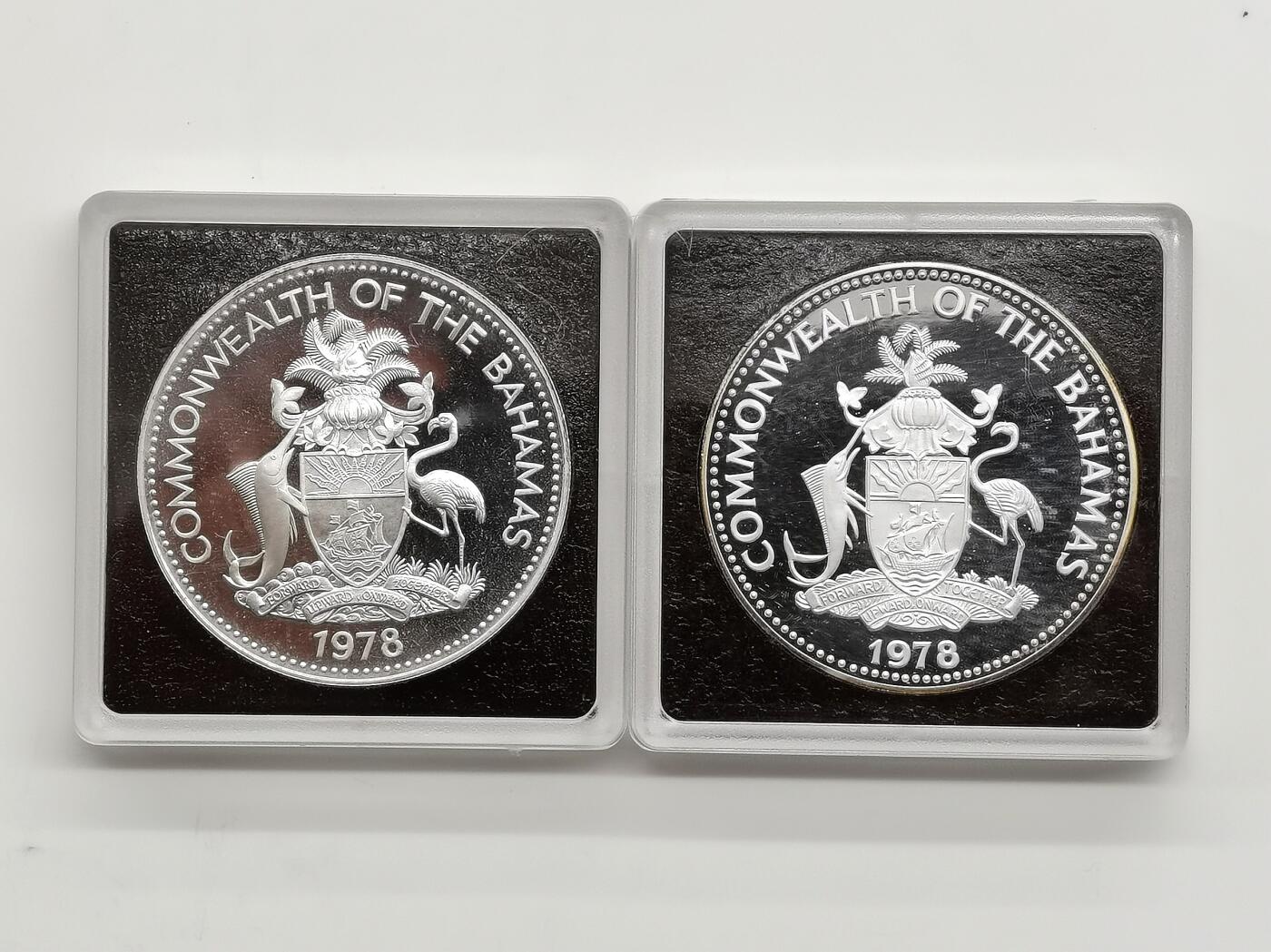 博洋堂世界钱币拍卖第168期（全场包邮） 巴哈马1978年10元2枚精制银币套 独立5周年系列（分别由瑞士和英国铸造）-查尔斯王子 2X45.36克500银 盒证全