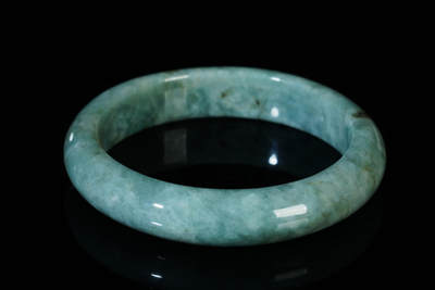 上海都达杂项专场103【全场包邮】  天然 冰绿种翡翠（A货）手镯 附鉴定证书97-8