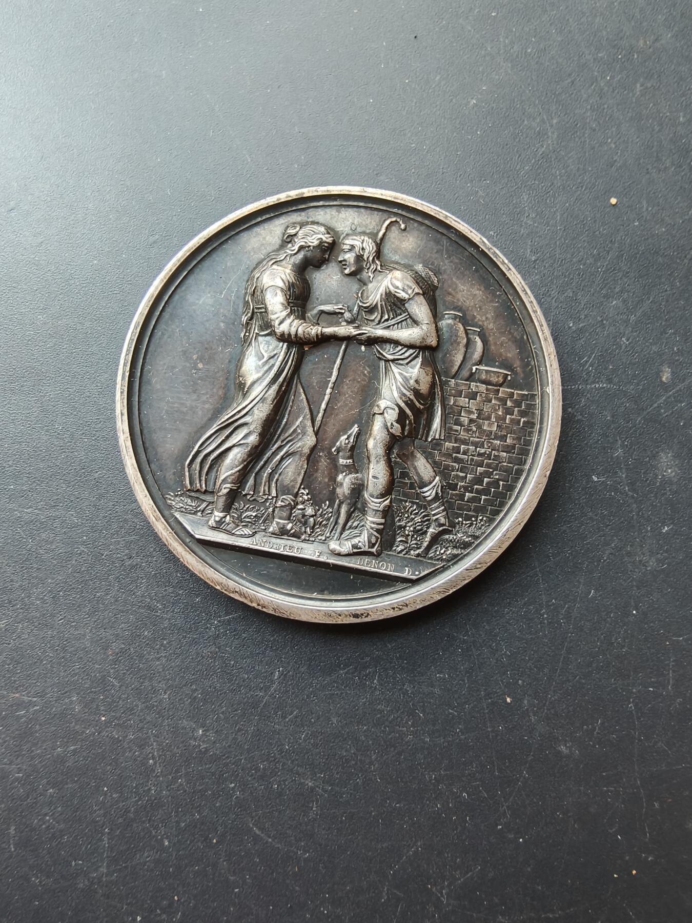 老王徽章第192期 法国婚礼大银章    少见大尺寸早期无边铭版     原盒    950银     直径41mm     重量33.6g