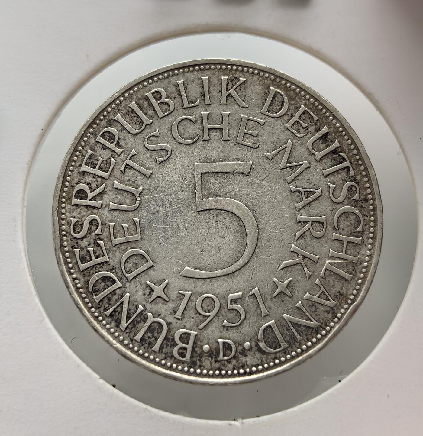 外国优质老铜币纪念币银币专场，周六晚上九点倒数截拍，满百包邮，周日发货,可寄存半年，喜欢朋友微信扫描二维码可直接参拍