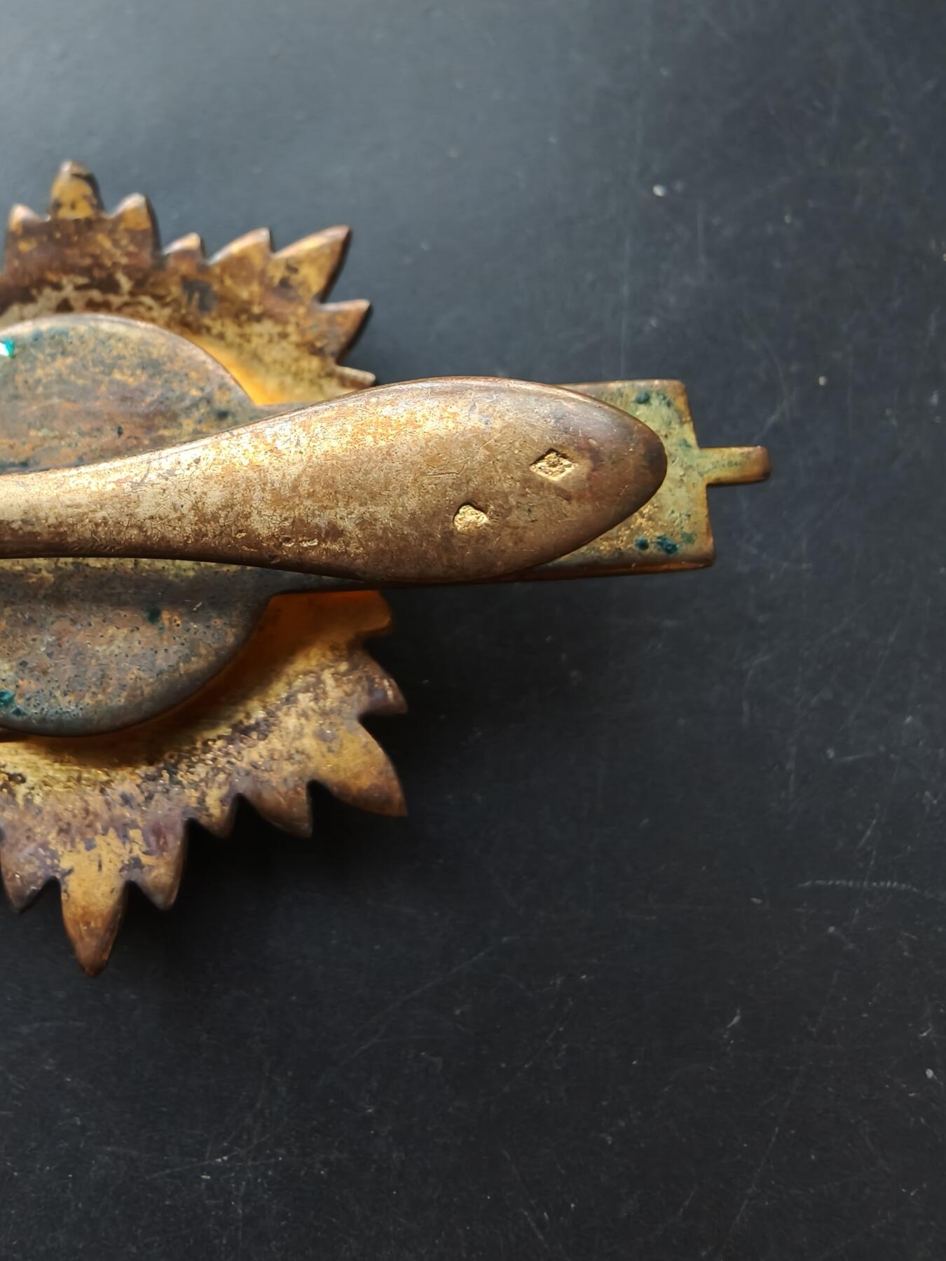 老王徽章第192期 法国国民议会议员证章      螃蟹银标     银镀金珐琅      34.4g