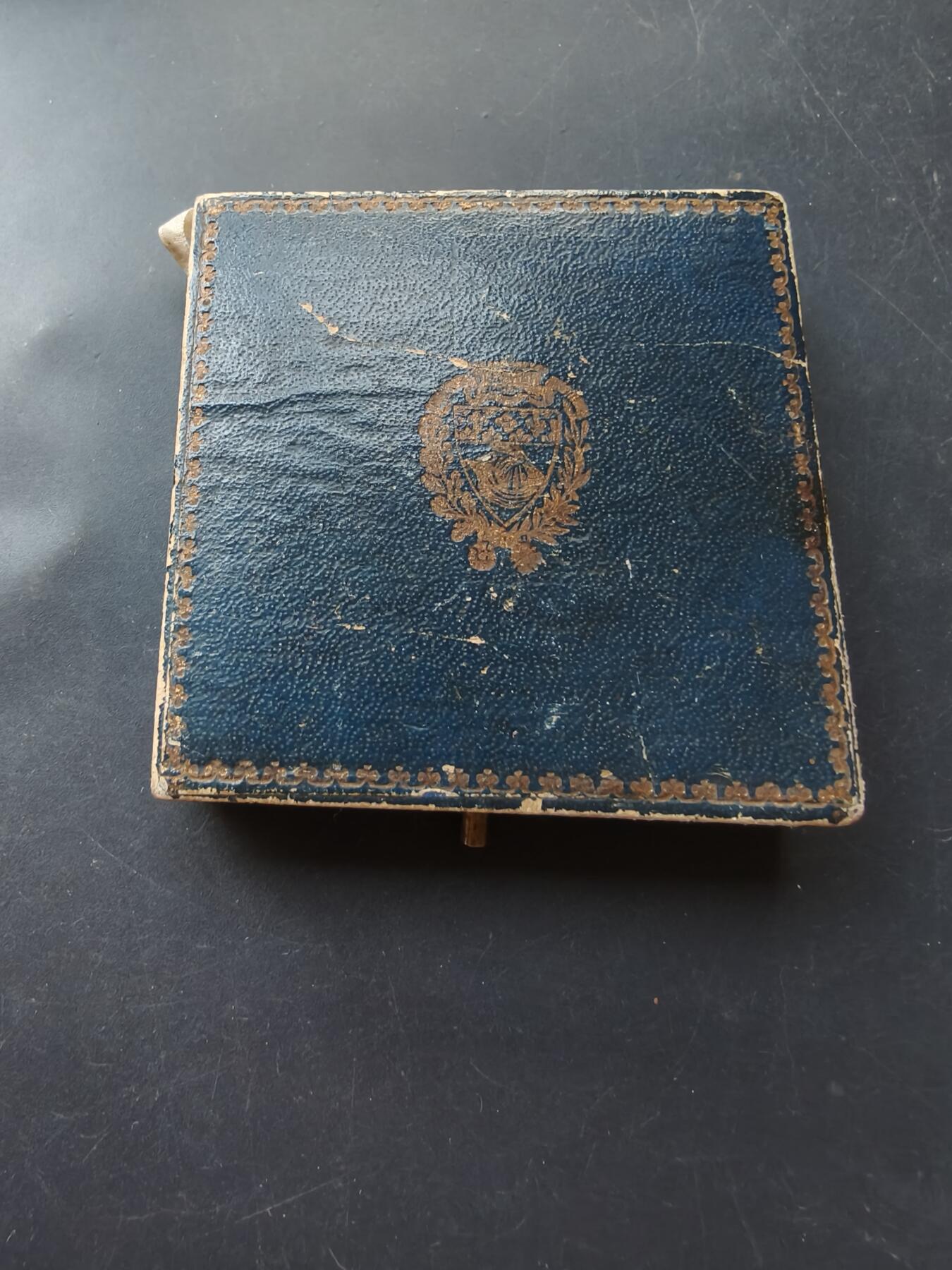 老王徽章第192期 法国参议员赠镀银大铜章     大师路易·波特作品     玛丽安娜       原盒       直径50mm     重量53.7g