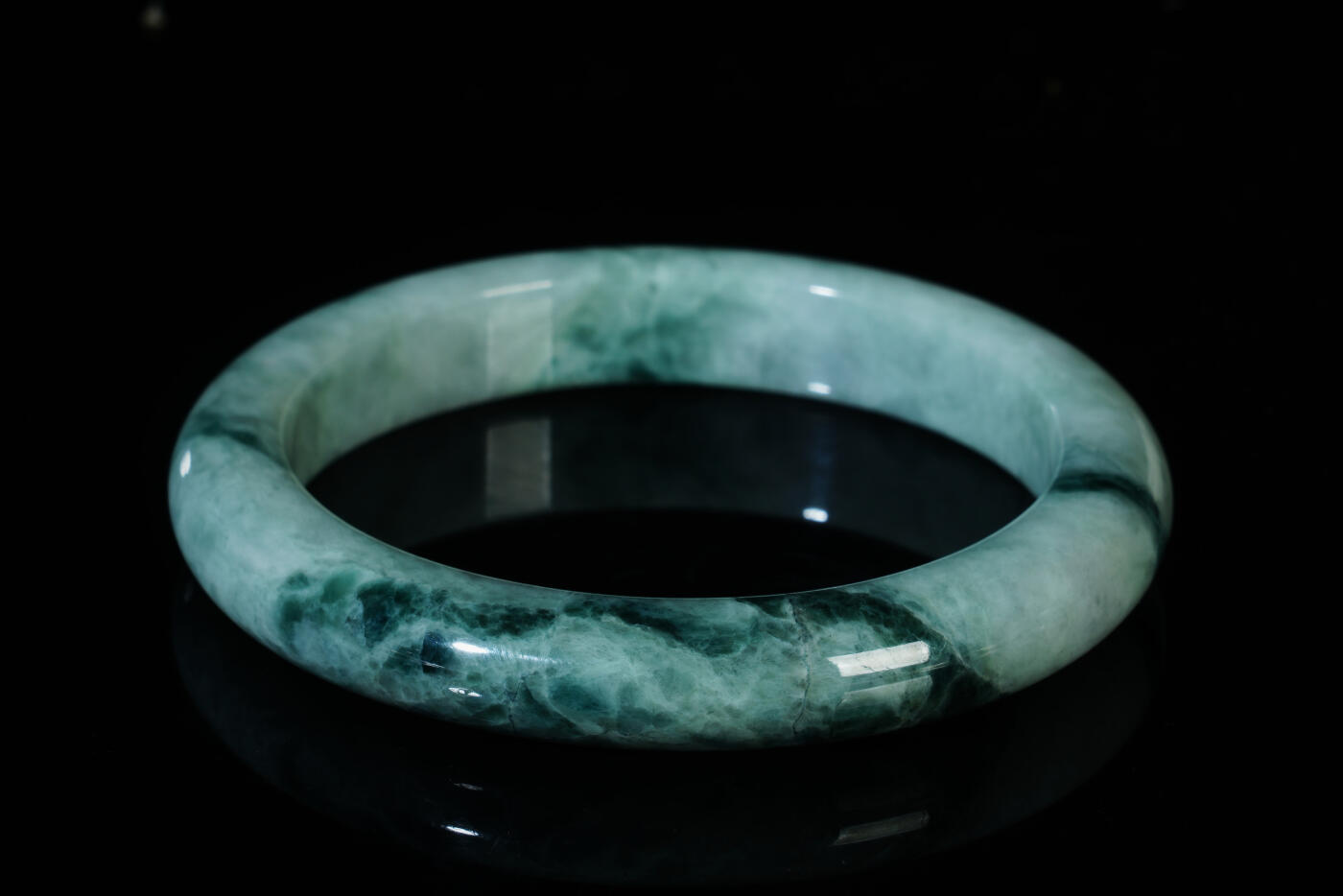 上海都达杂项专场八十一【全场包邮】  天然冰绿翡翠（A货）手镯 附鉴定证书97-10