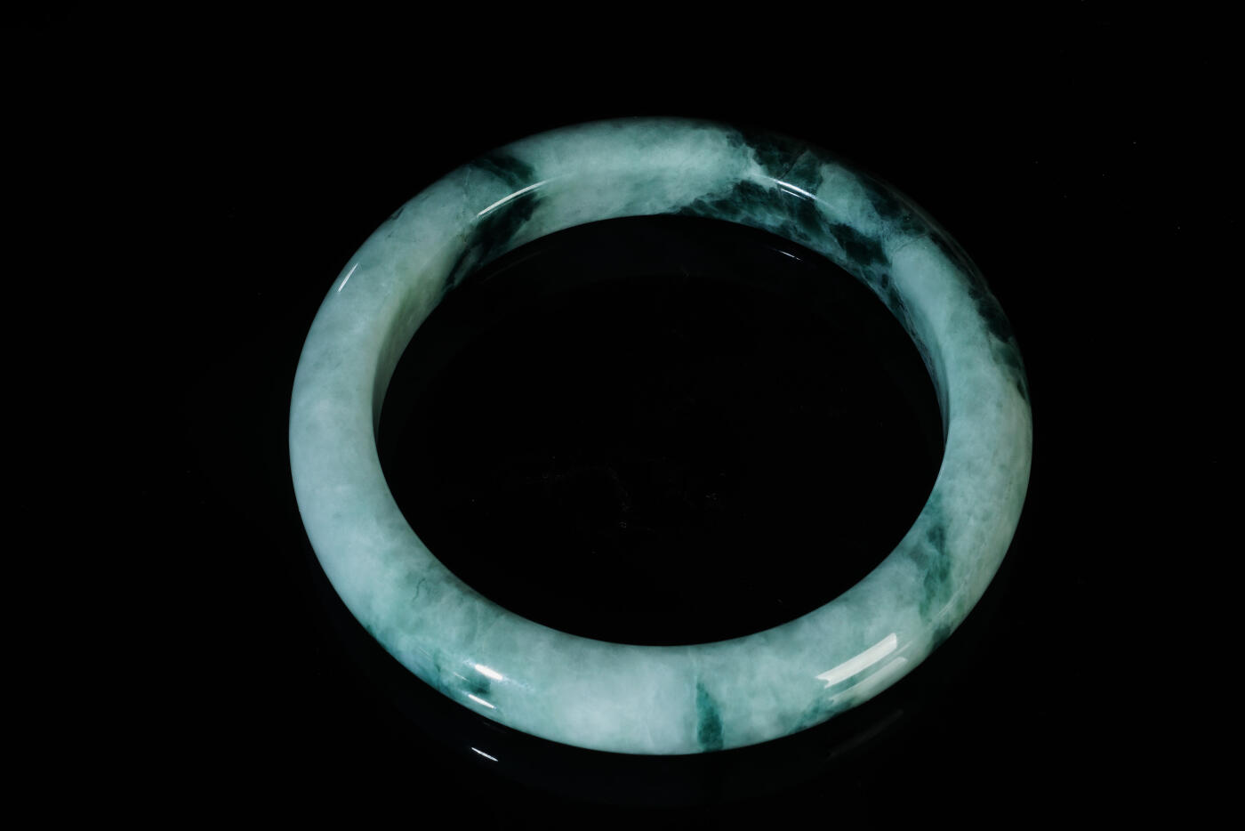 上海都达杂项专场八十一【全场包邮】  天然冰绿翡翠（A货）手镯 附鉴定证书97-10