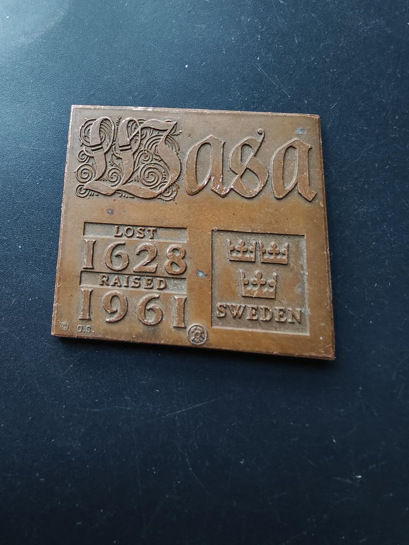 老王徽章第192期 瑞典瓦萨王朝333周年方形大铜章      尺寸45×40mm     重量49g