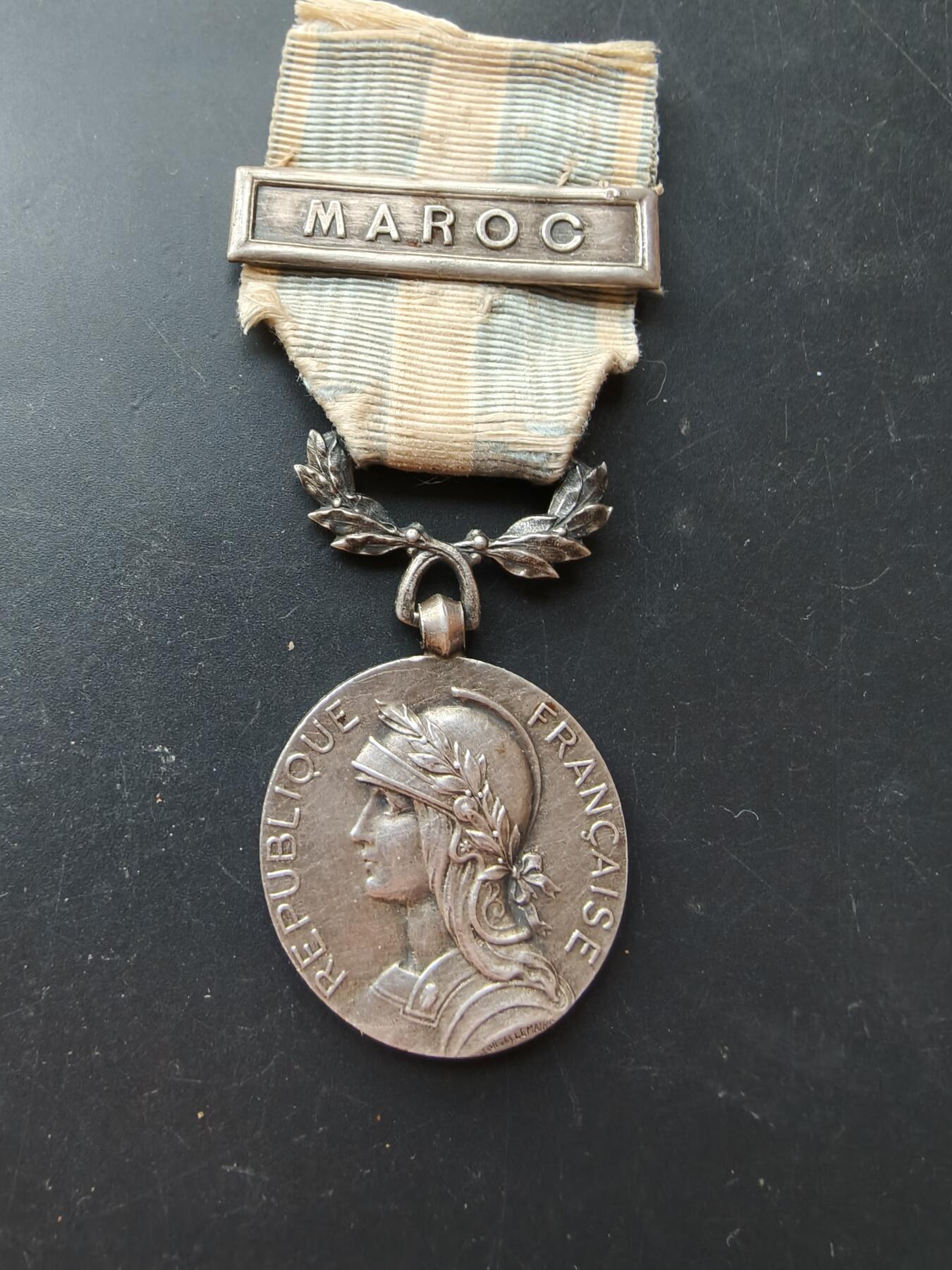老王徽章第192期 法国殖民奖章    摩洛哥勋条    950银     20.6g