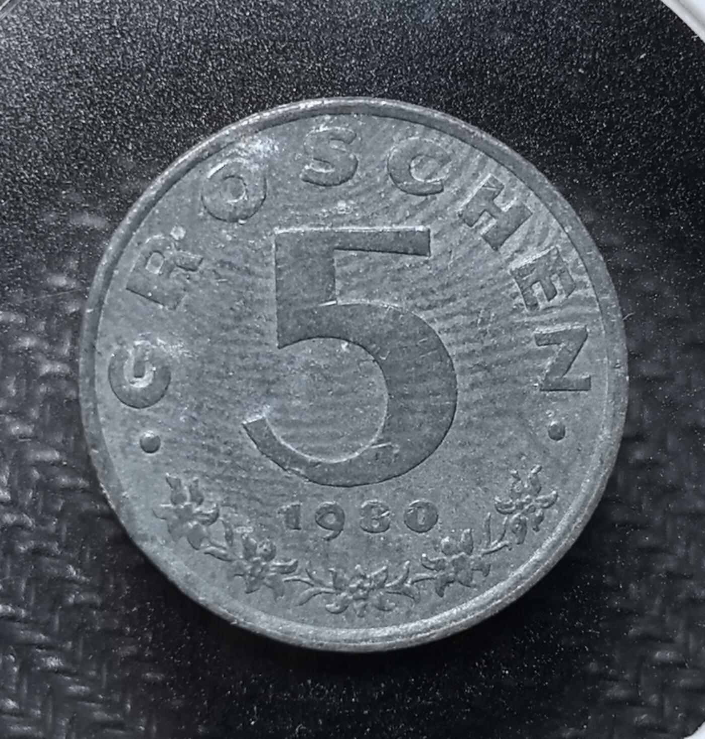 外国优质老铜币纪念币银币专场，周六晚上九点倒数截拍，满百包邮，周日发货,可寄存半年，喜欢朋友微信扫描二维码可直接参拍