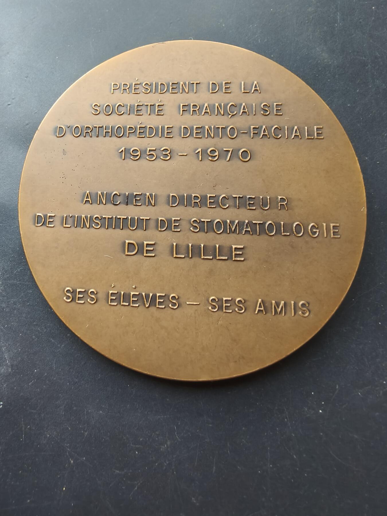 老王徽章第192期 法国口腔颌面外科著名医生让·索莱伊博士大铜章     原盒       高浮雕      直径80mm     重量210.9g