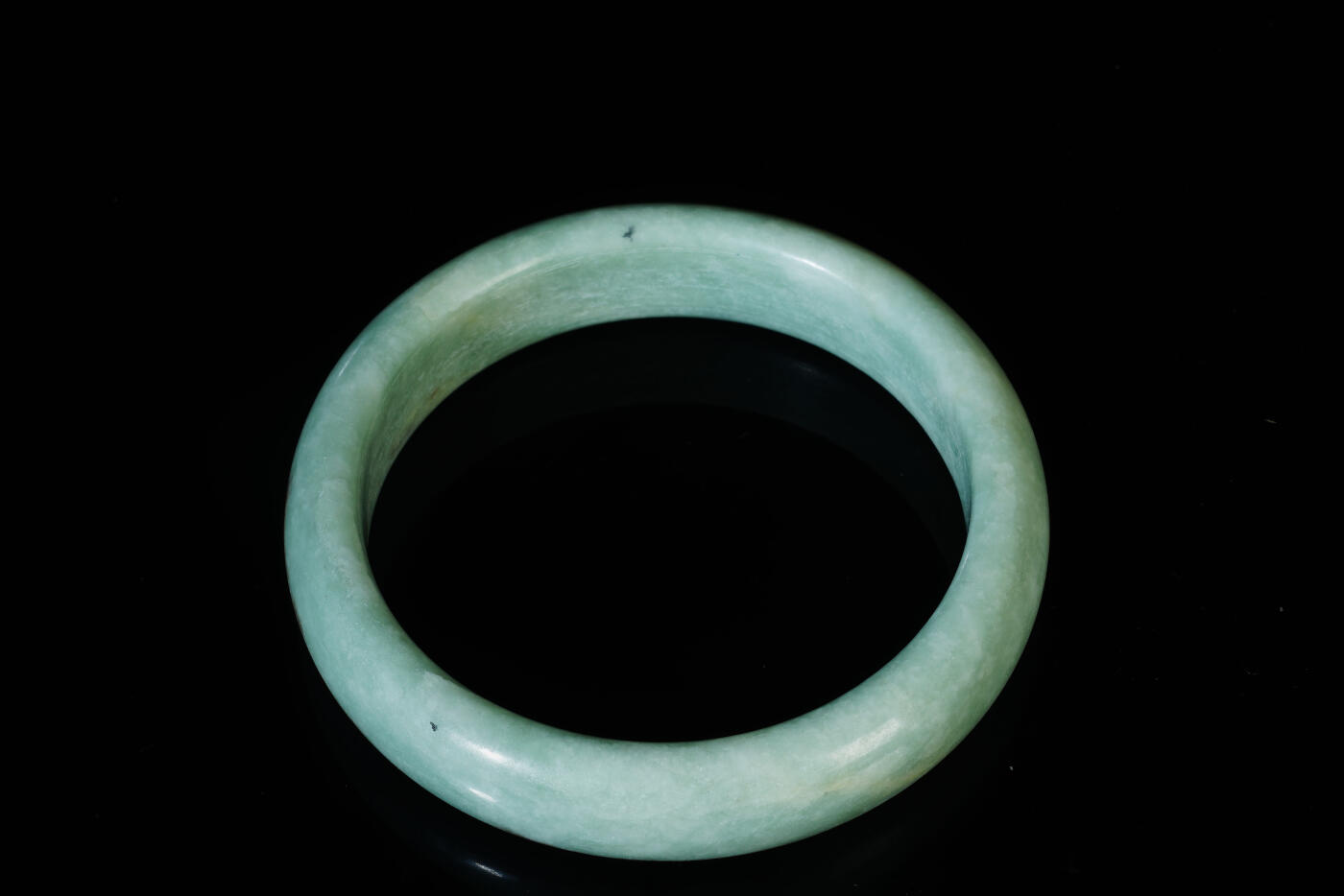 上海都达杂项专场八十一【全场包邮】  淡绿色玉手镯97-15