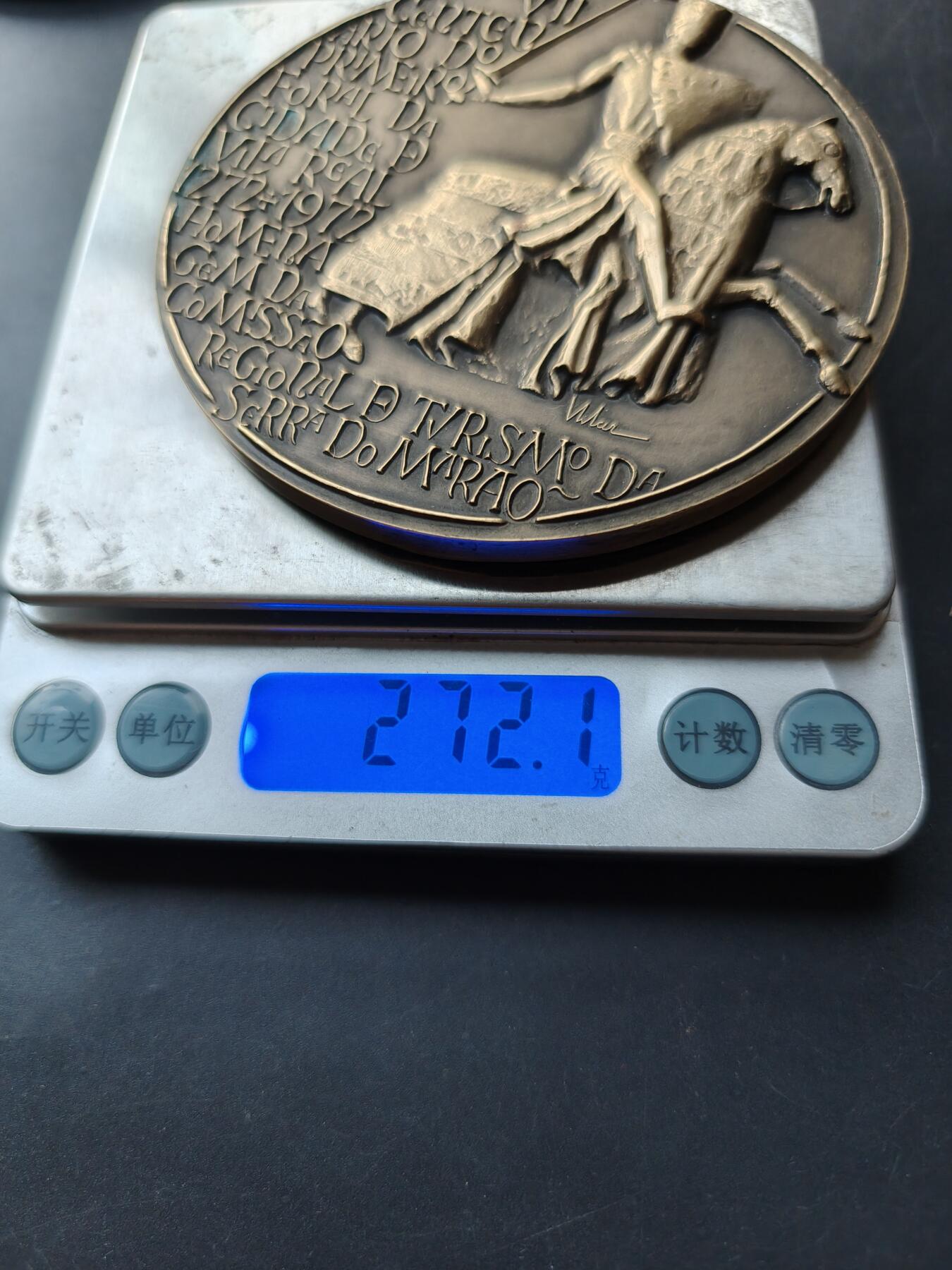老王徽章第192期 葡萄牙维拉雷尔城建城700周年大铜章      直径90mm     重量272.1g