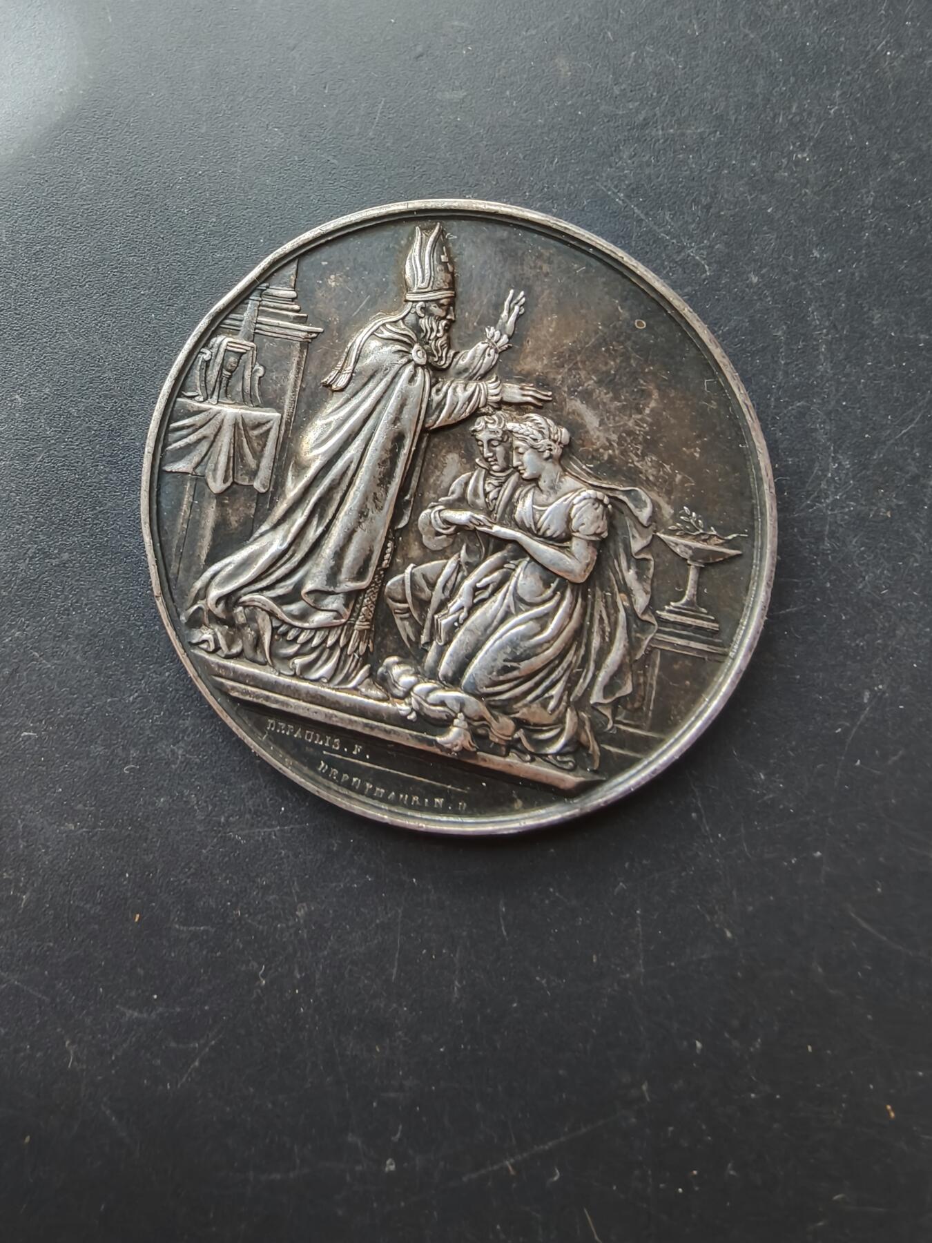 老王徽章第192期 法国婚礼大银章      少见大尺寸     早期油壶边铭，带背铭   950银     直径41mm     重量32.1g