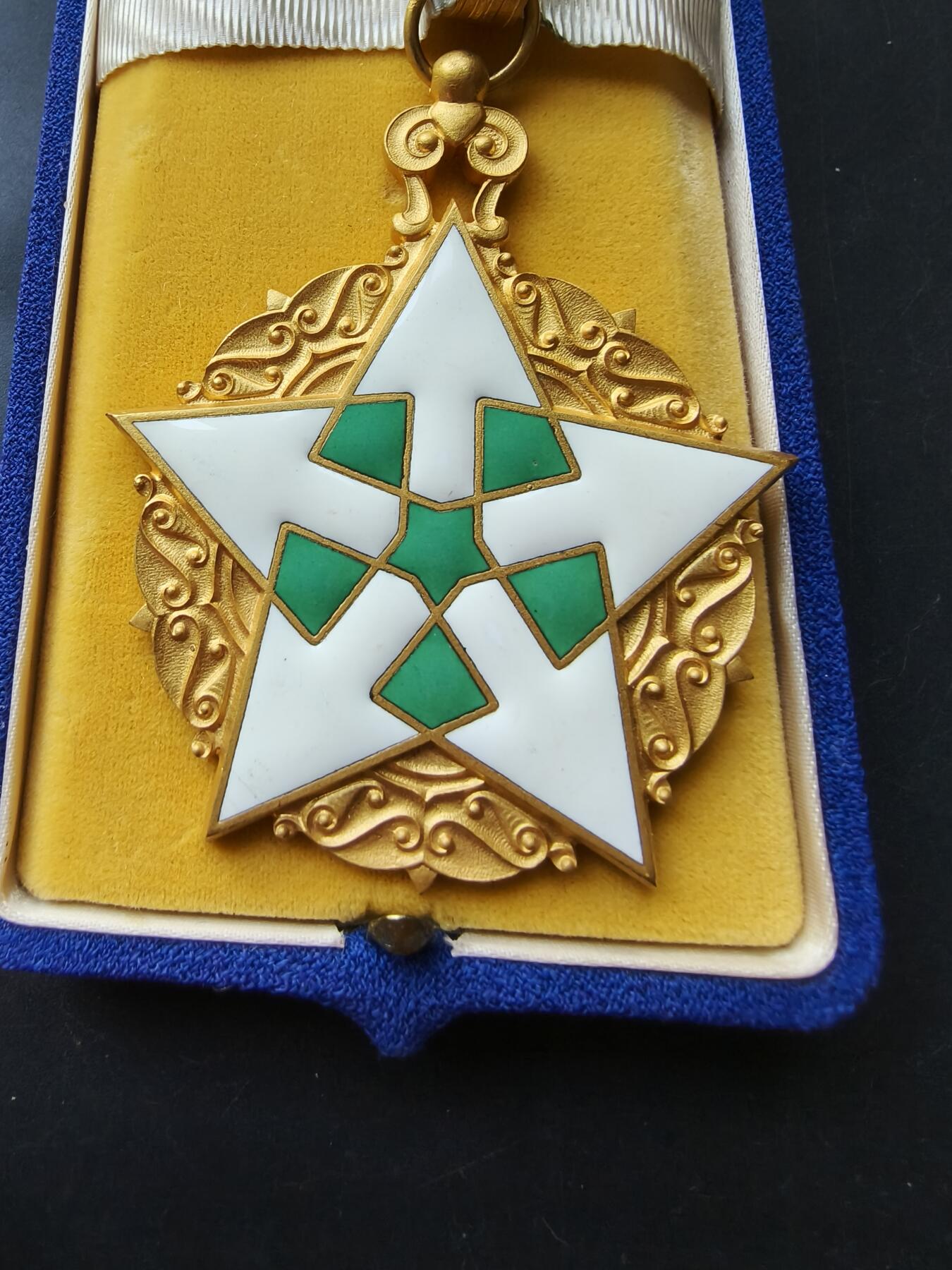 老王徽章第192期 叙利亚共和国指挥官级民事功绩勋章     原盒     法国代工      铜镀金珐琅