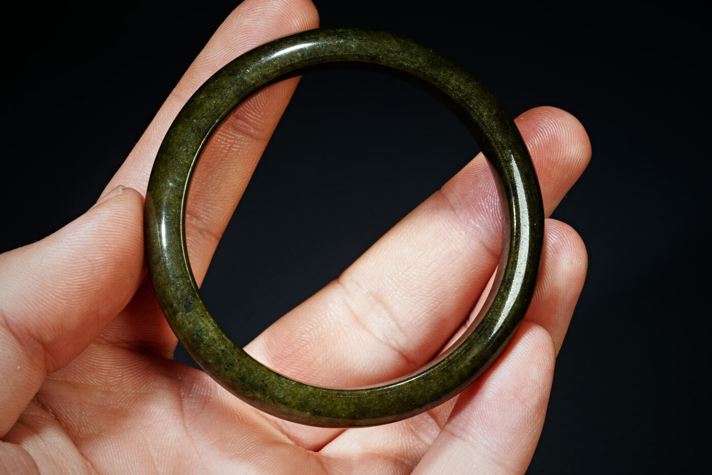 上海都达杂项专场八十一【全场包邮】  天然油青翡翠（A货）手镯 附鉴定证书97-11