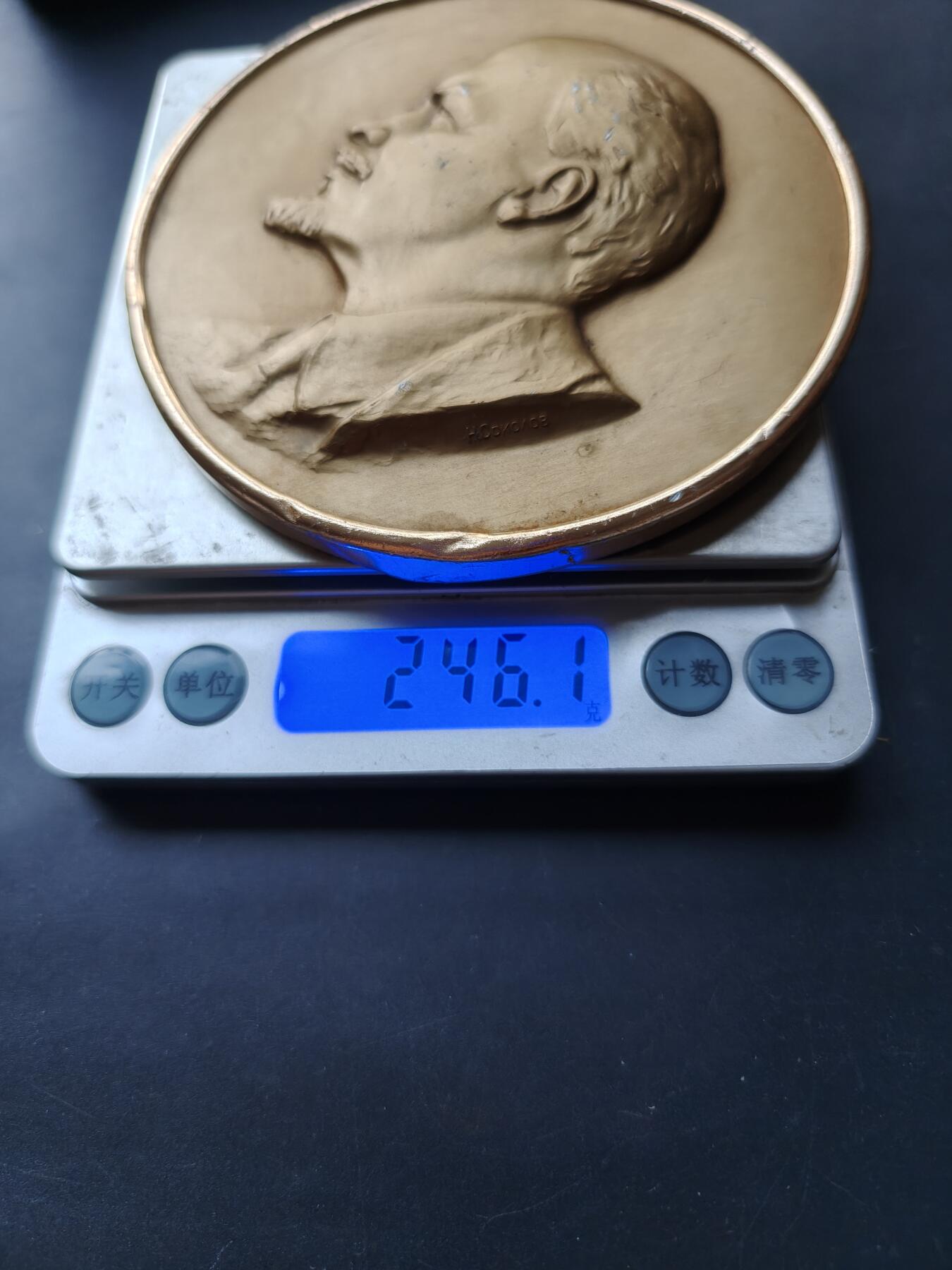 老王徽章第192期 苏联列宁大尺寸纪念章      背后支架损坏      直径95mm     重量246.1g