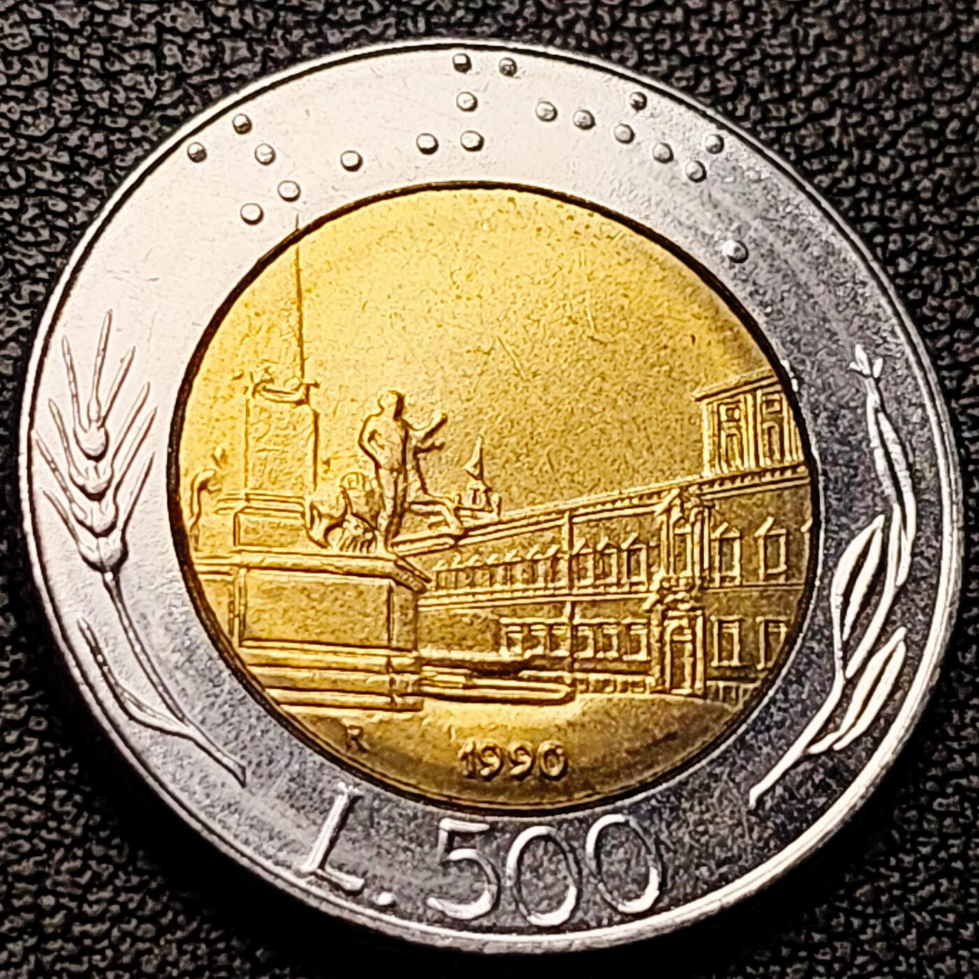 泉币菌-第227场-拍品多 请提前出价 世界首枚双色币 意大利1990年500里拉 罗马建筑雕像 广场 25.8mm