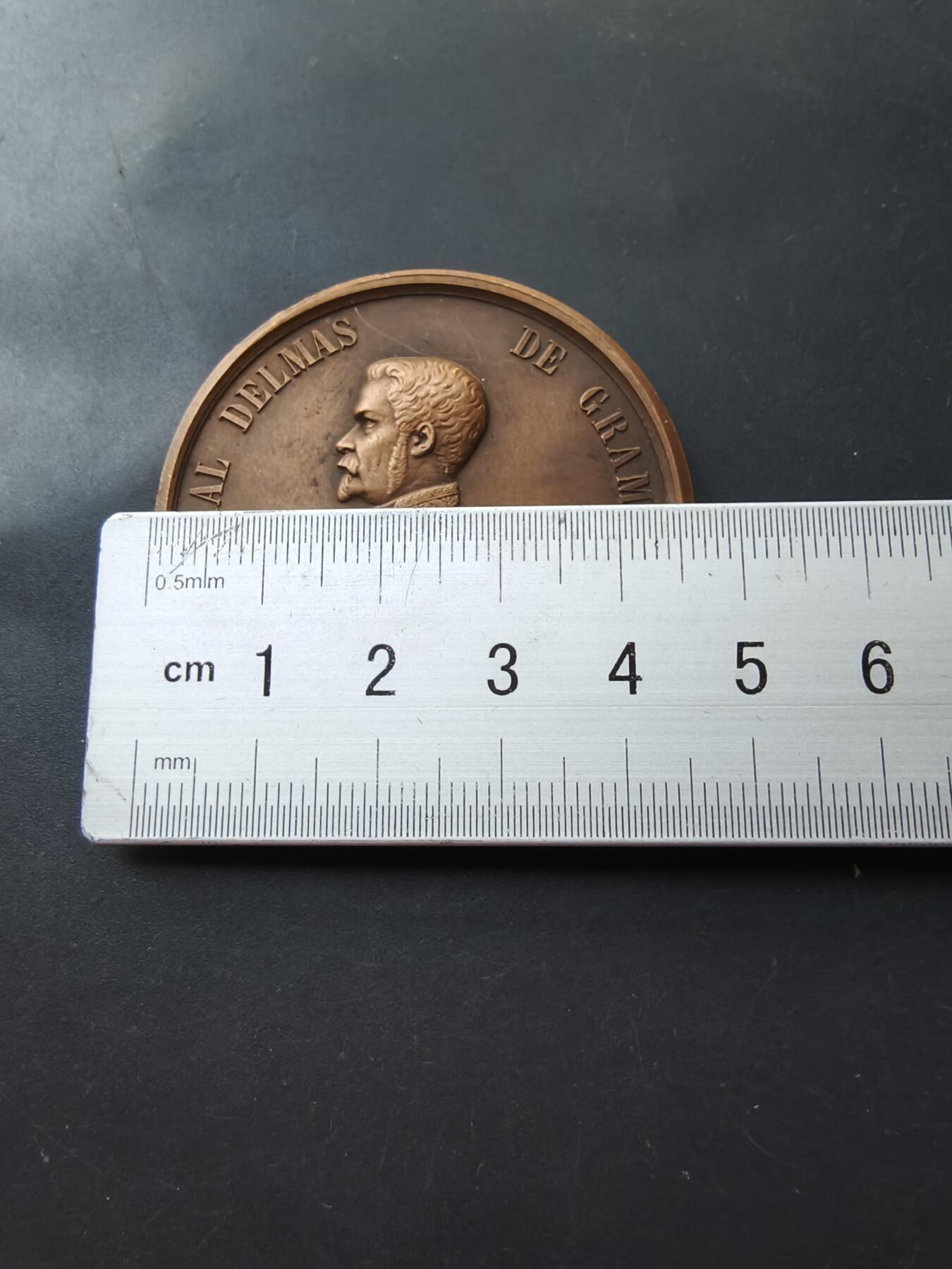 老王徽章第192期 1850年法国里昂动物保护协会授予德尔马斯将军大铜章       直径46mm      .重量44.7g