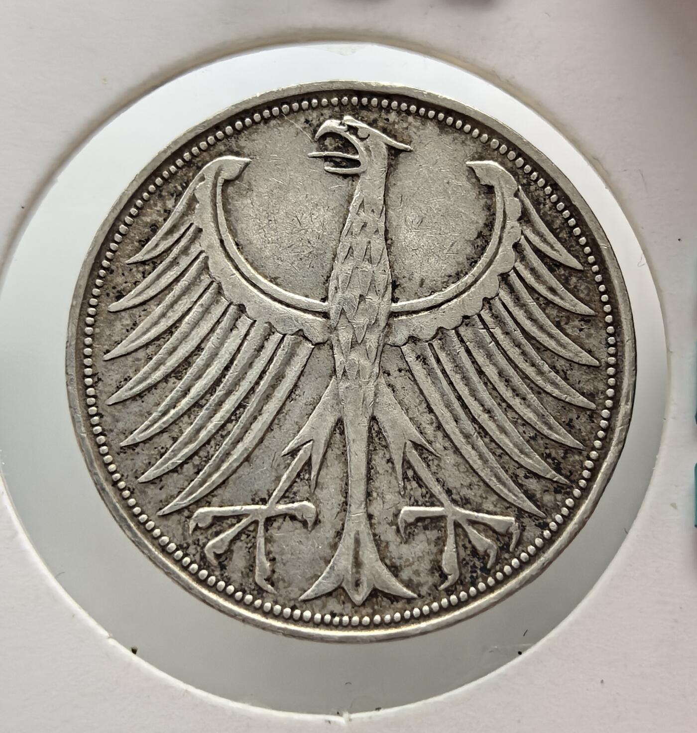 外国优质老铜币纪念币银币专场，周六晚上九点倒数截拍，满百包邮，周日发货,可寄存半年，喜欢朋友微信扫描二维码可直接参拍