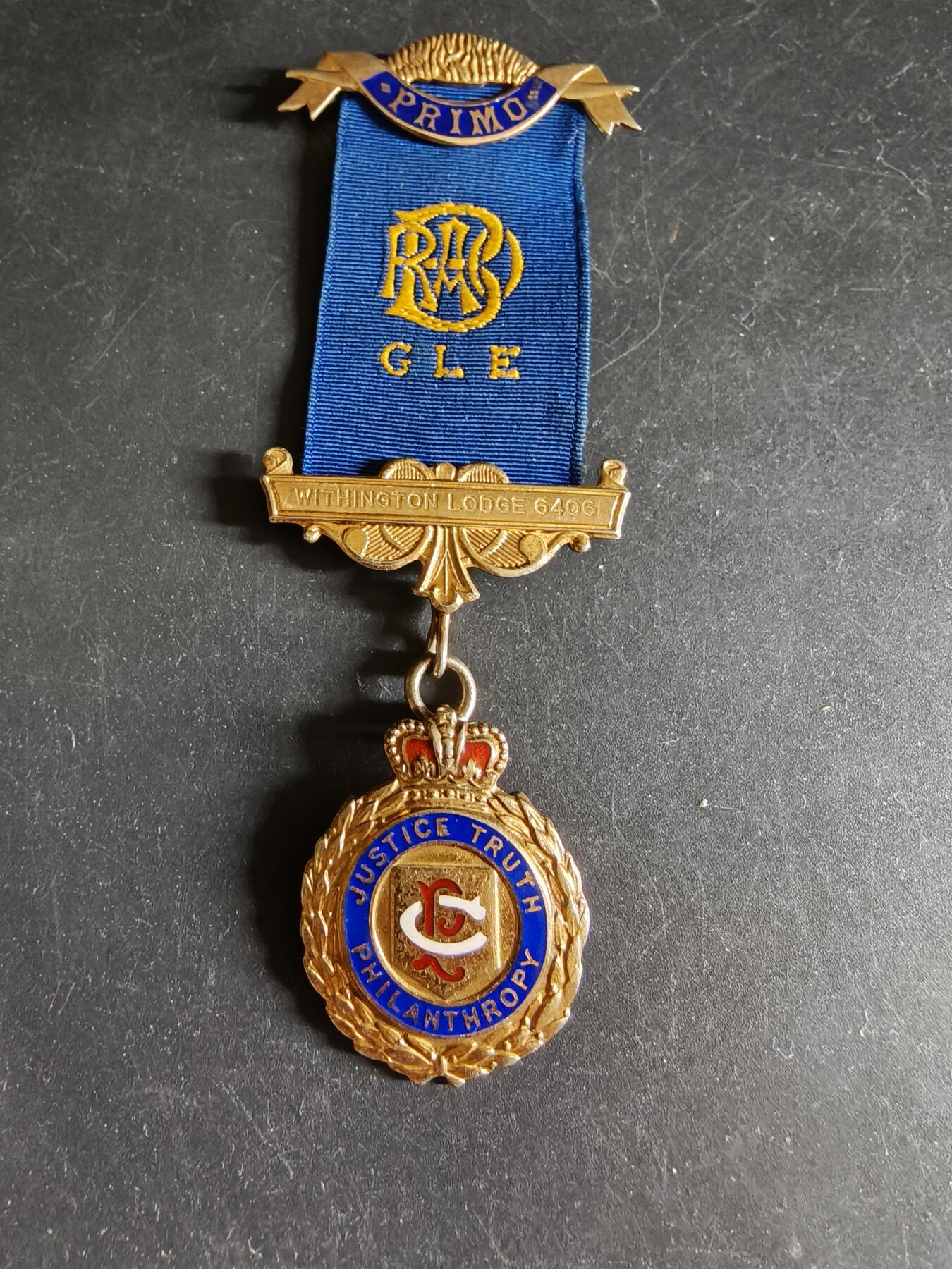 老王徽章第192期 英国皇家野牛兄弟会奖章      925银镀金珐琅      27.6g