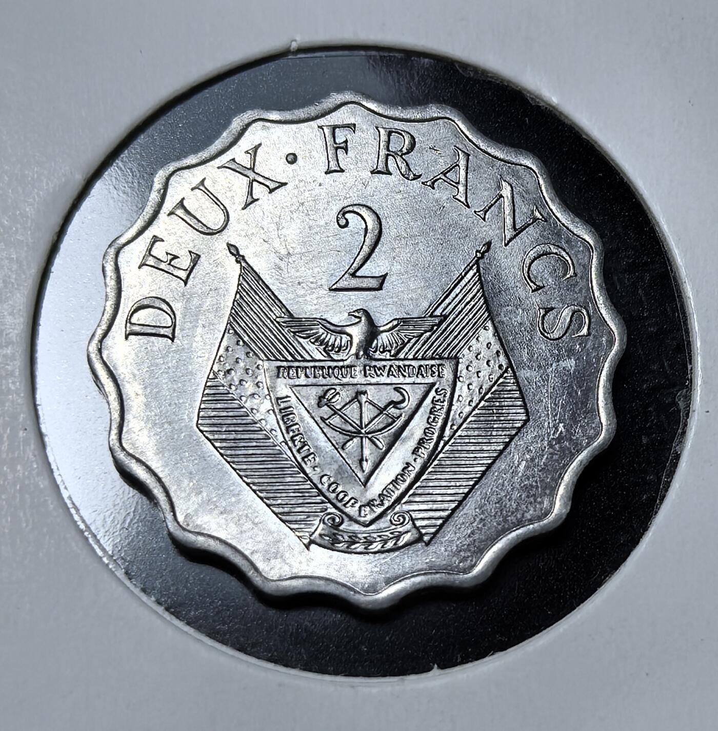 外国优质老铜币纪念币银币专场，周六晚上九点倒数截拍，满百包邮，周日发货,可寄存半年，喜欢朋友微信扫描二维码可直接参拍