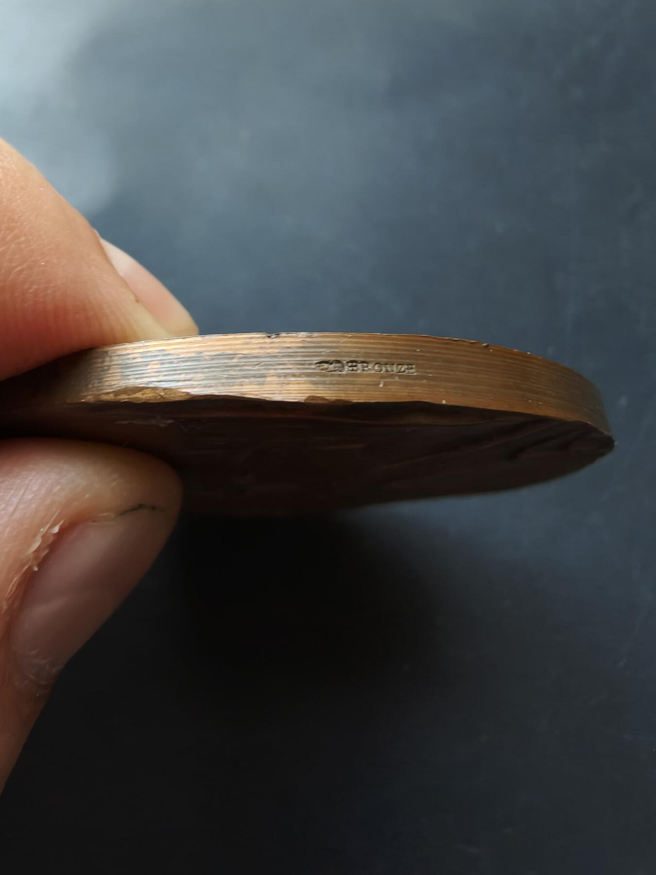 老王徽章第192期 法国皮肤科协会致敬名医A.希瓦特教授大铜章      直径58mm     重量96g