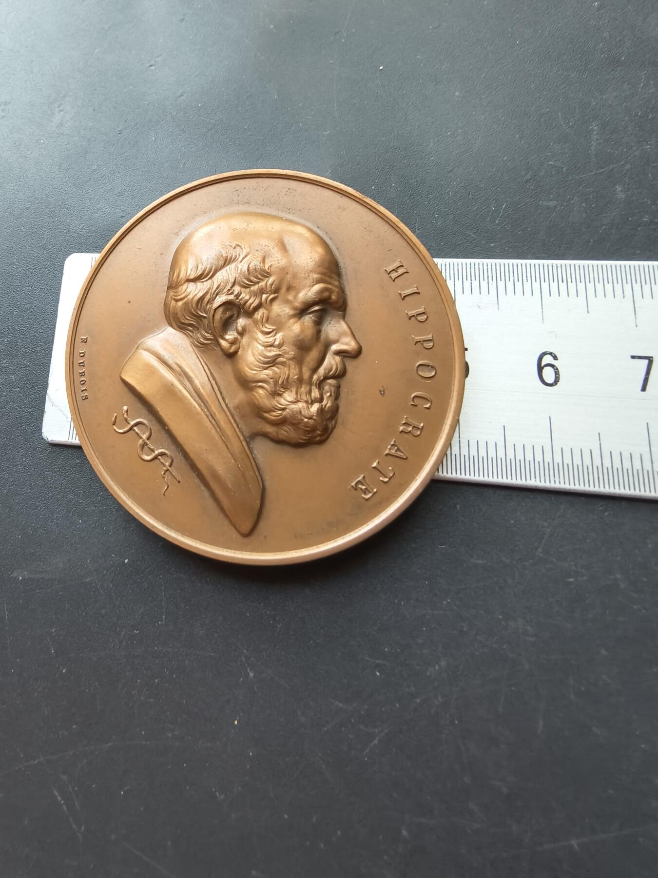 老王徽章第192期 法国希波克拉底大铜章   原盒    盒子无法扣上     直径50mm     重量76.5g