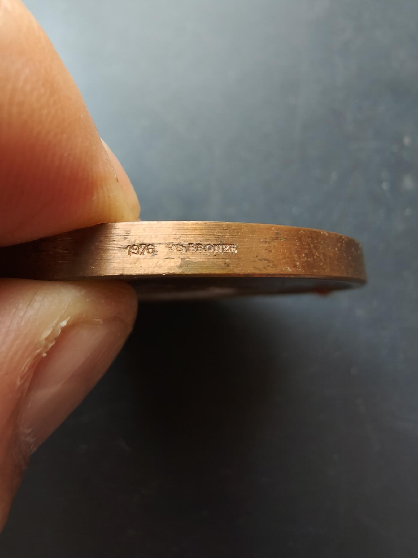 老王徽章第192期 法国希波克拉底大铜章   原盒    盒子无法扣上     直径50mm     重量76.5g