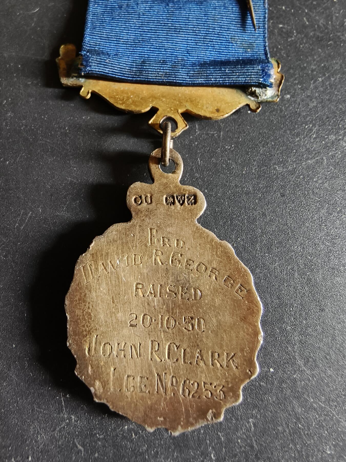 老王徽章第192期 英国皇家野牛兄弟会奖章     925银镀金珐琅      26.5g