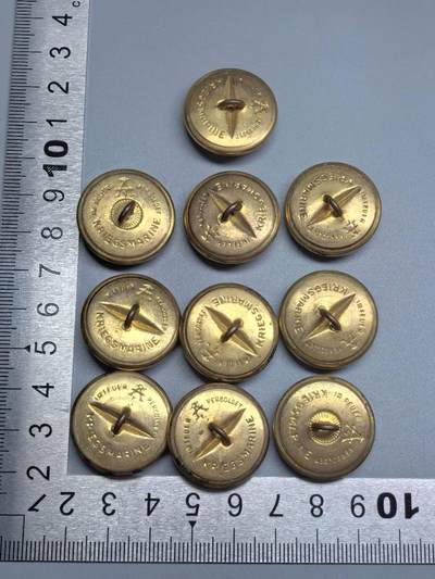 小驴勋章奖章收藏4月18日周六晚六点拍卖（珍爱和平，收藏战争，铭记历史，勿忘国耻，忠党爱国。有偿代拍，送拍规则在简介最后，参拍须阅读规则后再参拍，关系到运费包装发货时效真假辨别等关键信息，拍卖时不再发原图，看大图店主微信码在拍卖店铺介绍里或者找我要） WW2海军纽扣一组