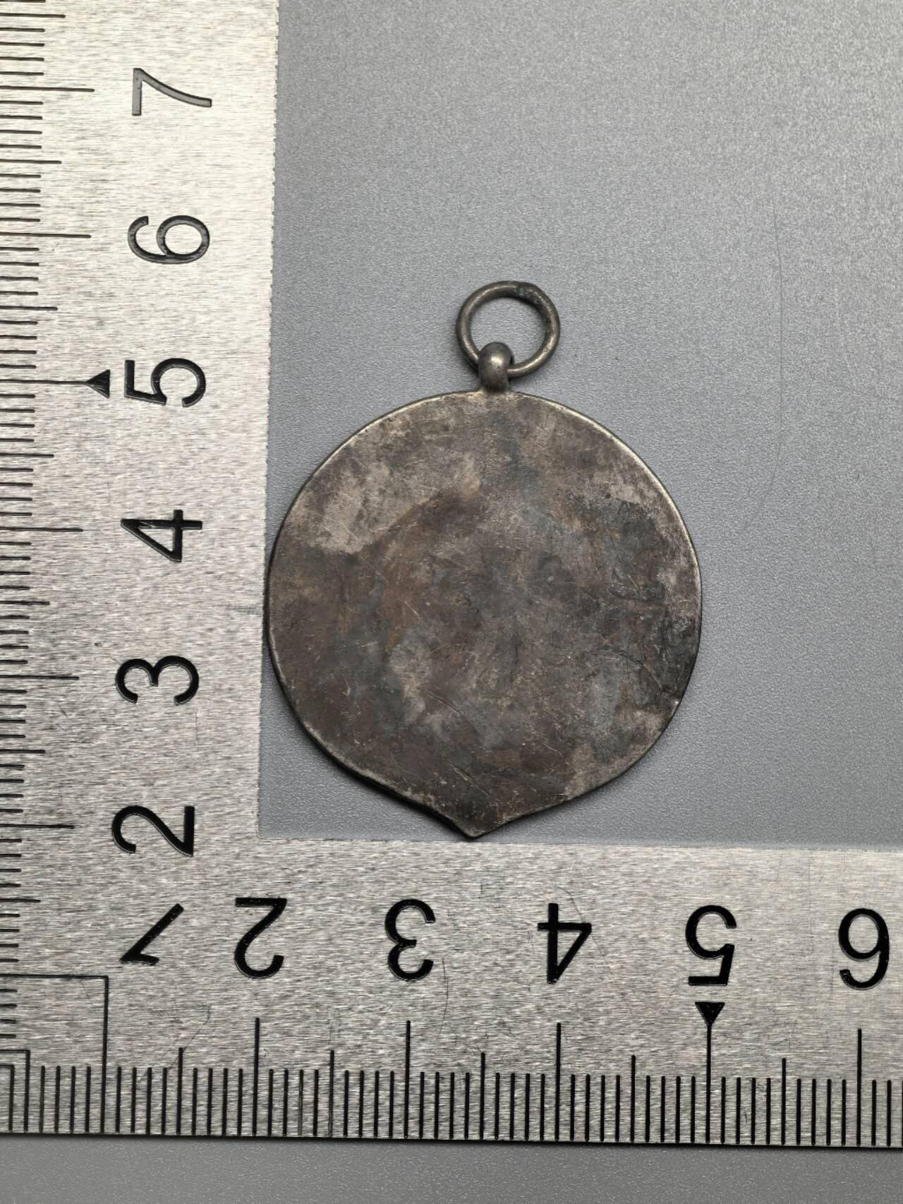 小驴勋章奖章收藏4月18日周六晚六点拍卖（珍爱和平，收藏战争，铭记历史，勿忘国耻，忠党爱国。有偿代拍，送拍规则在简介最后，参拍须阅读规则后再参拍，关系到运费包装发货时效真假辨别等关键信息，拍卖时不再发原图，看大图店主微信码在拍卖店铺介绍里或者找我要）