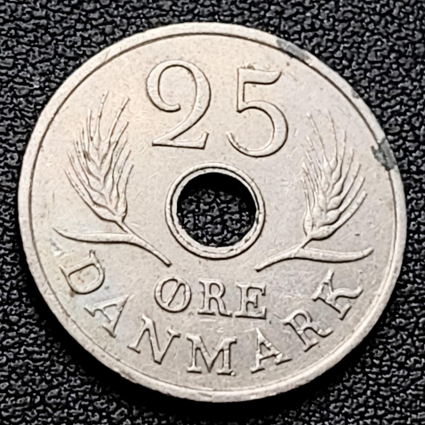 泉币菌-第226场-拍品多 请提前出价 丹麦1967年25欧尔中孔镍币 玛格丽特二世花押 