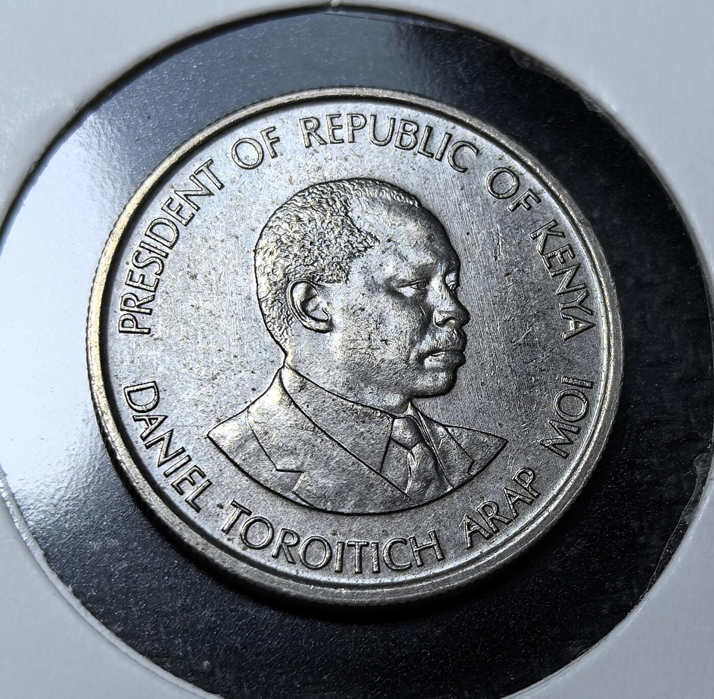 外国优质老铜币纪念币银币专场，周六晚上九点倒数截拍，满百包邮，周日发货,可寄存半年，喜欢朋友微信扫描二维码可直接参拍