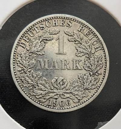 外国优质老铜币纪念币银币专场，周六晚上九点倒数截拍，满百包邮，周日发货,可寄存半年，喜欢朋友微信扫描二维码可直接参拍 - 德意志帝国1906年1马克银币F版，是德意志第二帝国统一后发行的标准流通银币，正面帝国鹰徽、背面橡叶环绕面值，见证了德国统一后的经济繁荣。