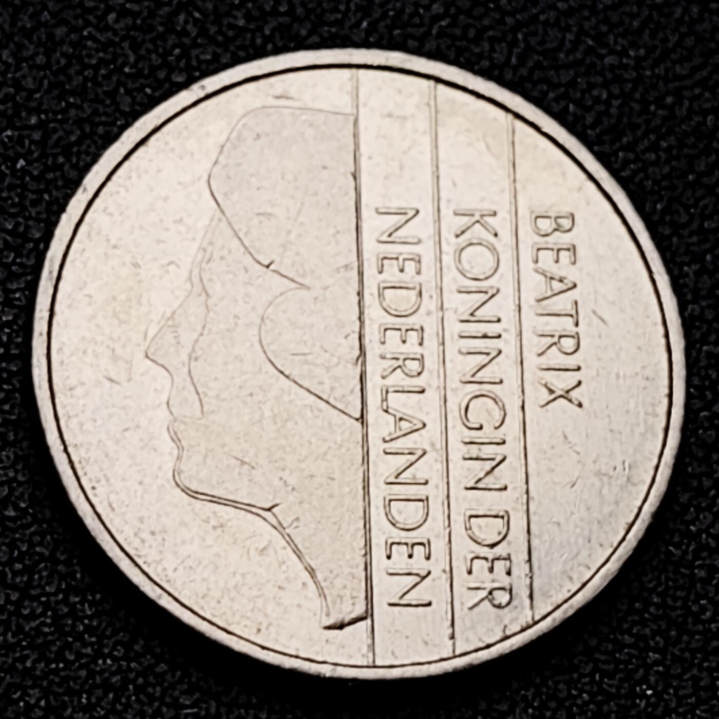 泉币菌-第226场-拍品多 请提前出价 1983年 荷兰王国1盾镍币 贝娅特丽克丝头像 入欧前 已绝版 25mm