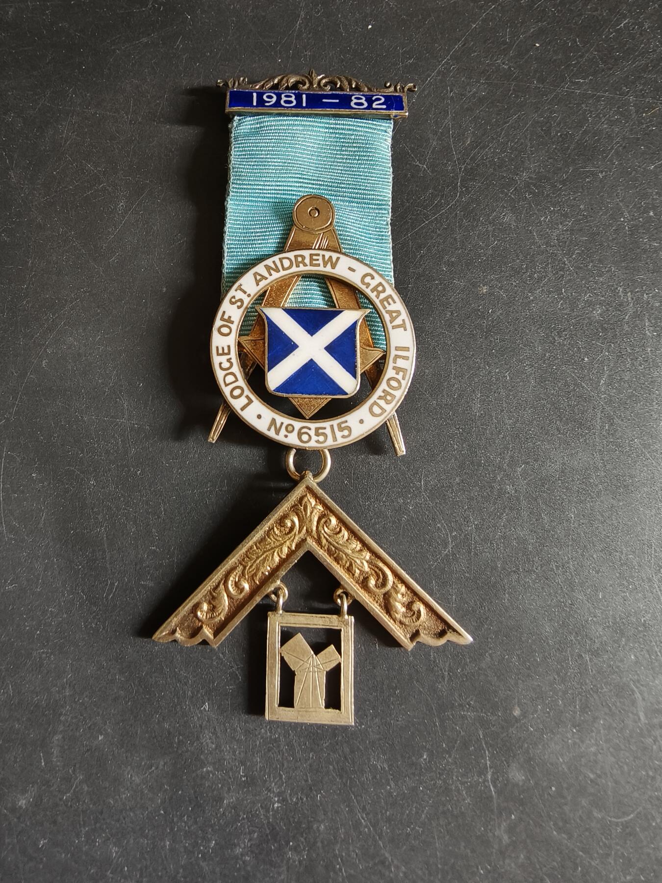 老王徽章第192期 英国共济会圣安德鲁会所年度执事奖章    925银镀金珐琅     原盒      34g