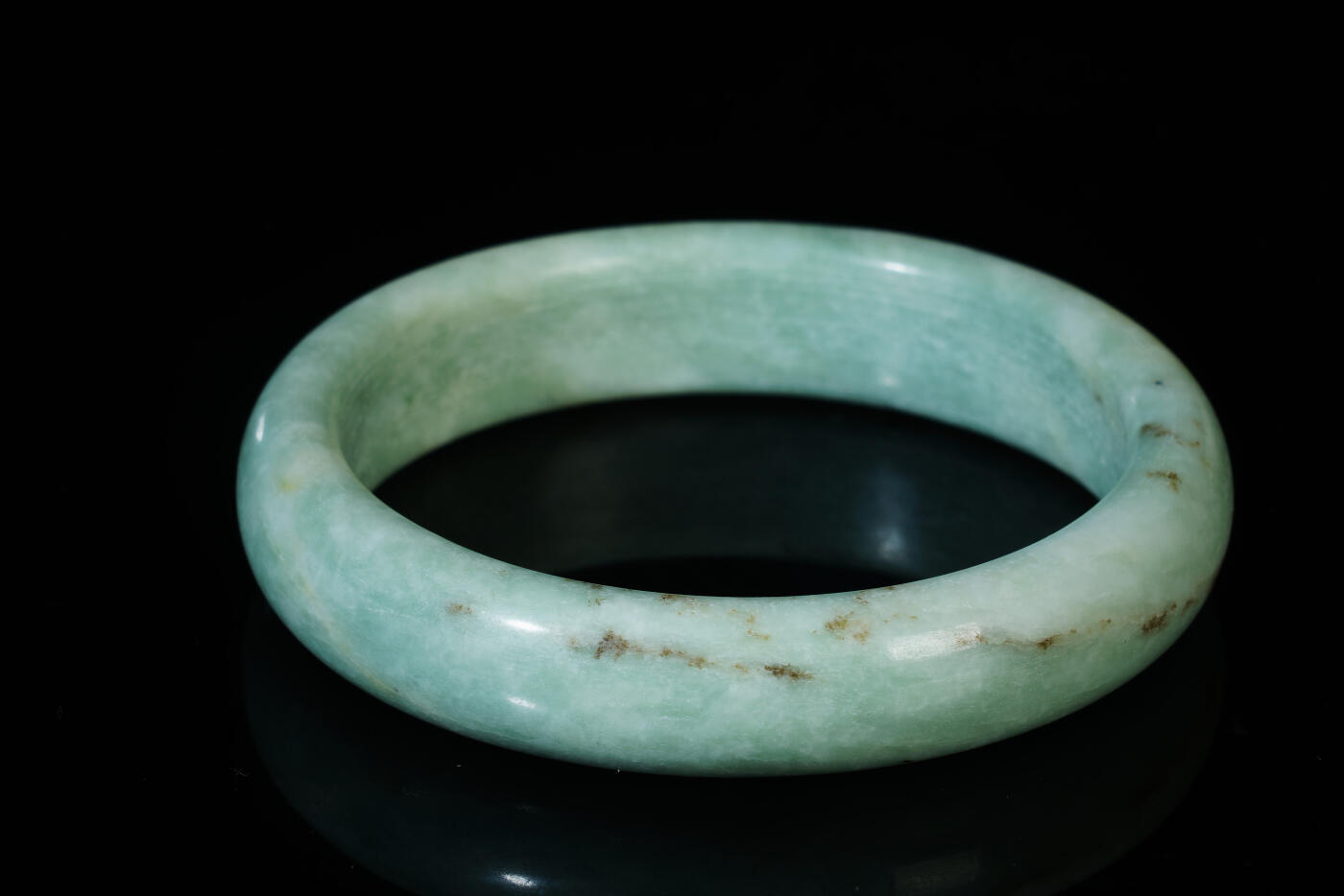 上海都达杂项专场八十一【全场包邮】  淡绿色玉手镯97-15