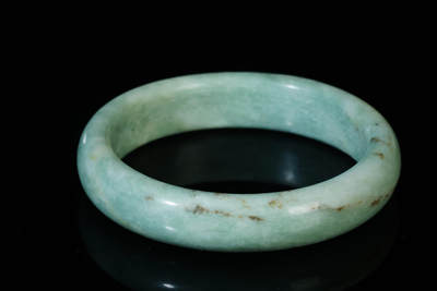 上海都达杂项专场103【全场包邮】  淡绿色玉手镯97-15