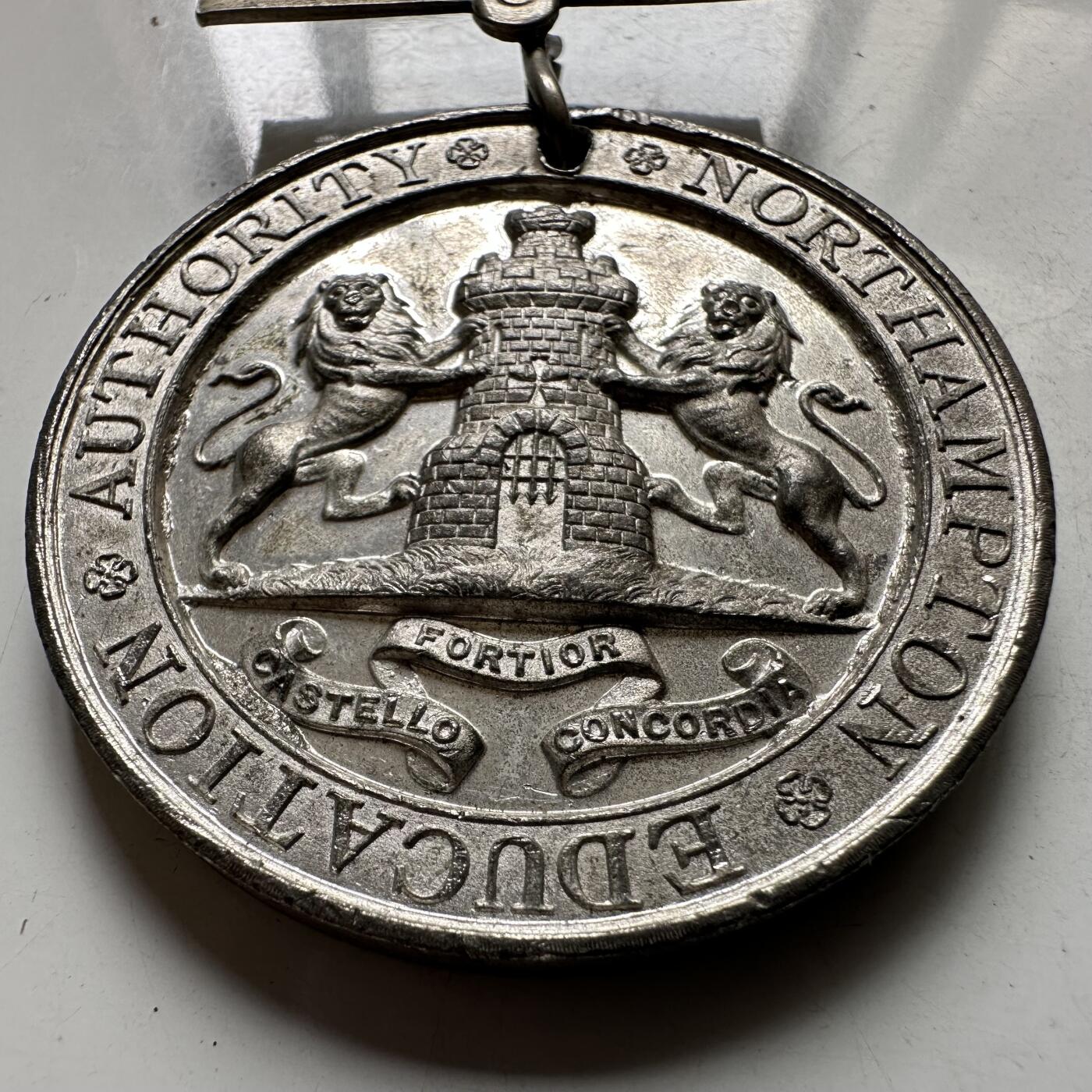 🌹外币初藏🌹🐯2026年第43场   每周二四六晚8️⃣点  世界硬币 英国 北安普顿教育委员会 奖章 44.3毫米