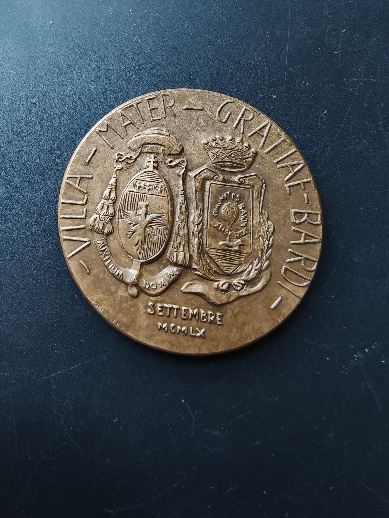 老王徽章第192期 意大利巴尔迪圣母朝圣地1960年纪念铜章      直径44mm     重量34.9g