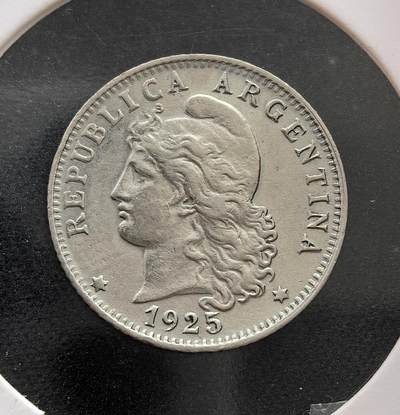 外国优质老铜币纪念币银币专场，周六晚上九点倒数截拍，满百包邮，周日发货,可寄存半年，喜欢朋友微信扫描二维码可直接参拍 - 阿根廷1925年自由女神像20 分，正面为自由女神像，背面是面值与月桂环，是阿根廷 20 世纪初经济繁荣期的流通辅币，见证了阿根廷早期货币史。