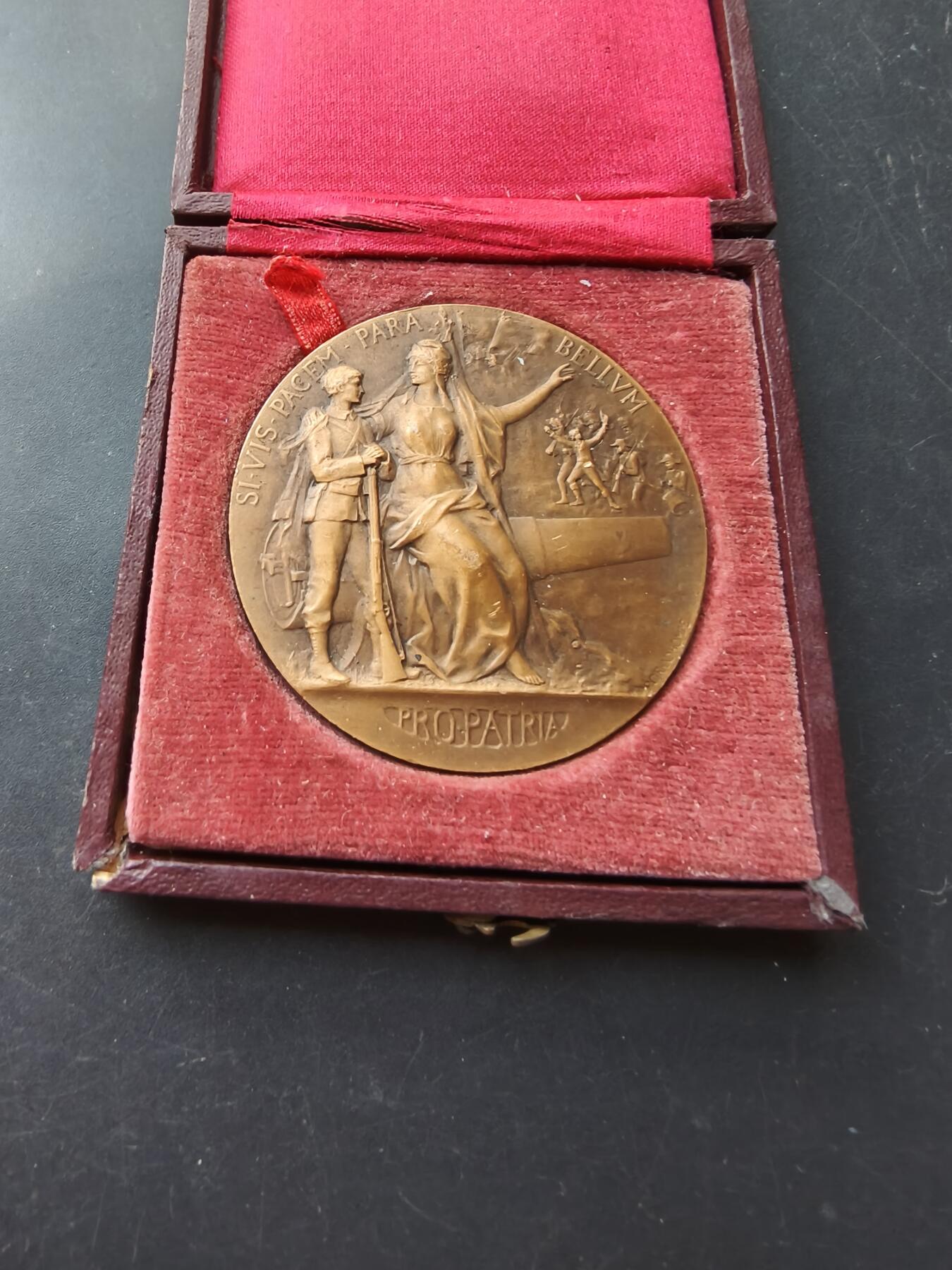 老王徽章第192期 法国战争部战争准备大铜章     原盒      直径50mm     重量64.1g