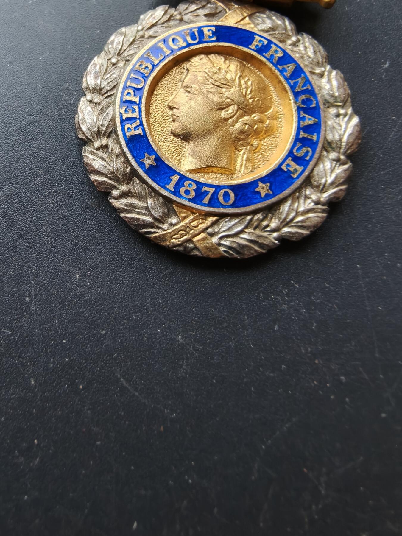 老王徽章第192期 法国军事奖章    三共时期    950银镀金珐琅     20g