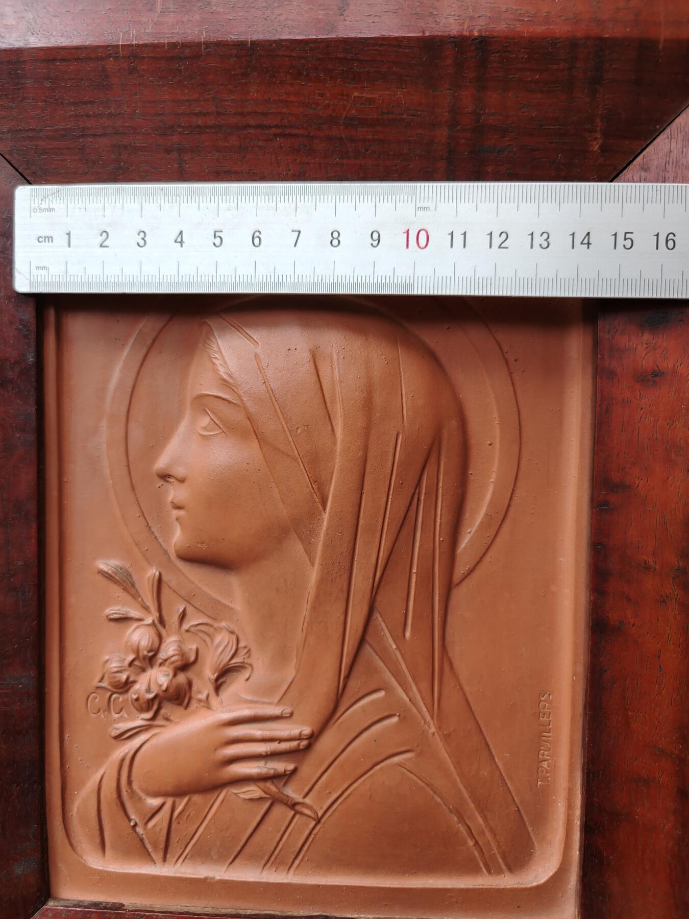 老王徽章第192期 法国陶土浮雕圣母玛利亚     新艺术风格      大尺寸已装裱      19.5×14.5cm  