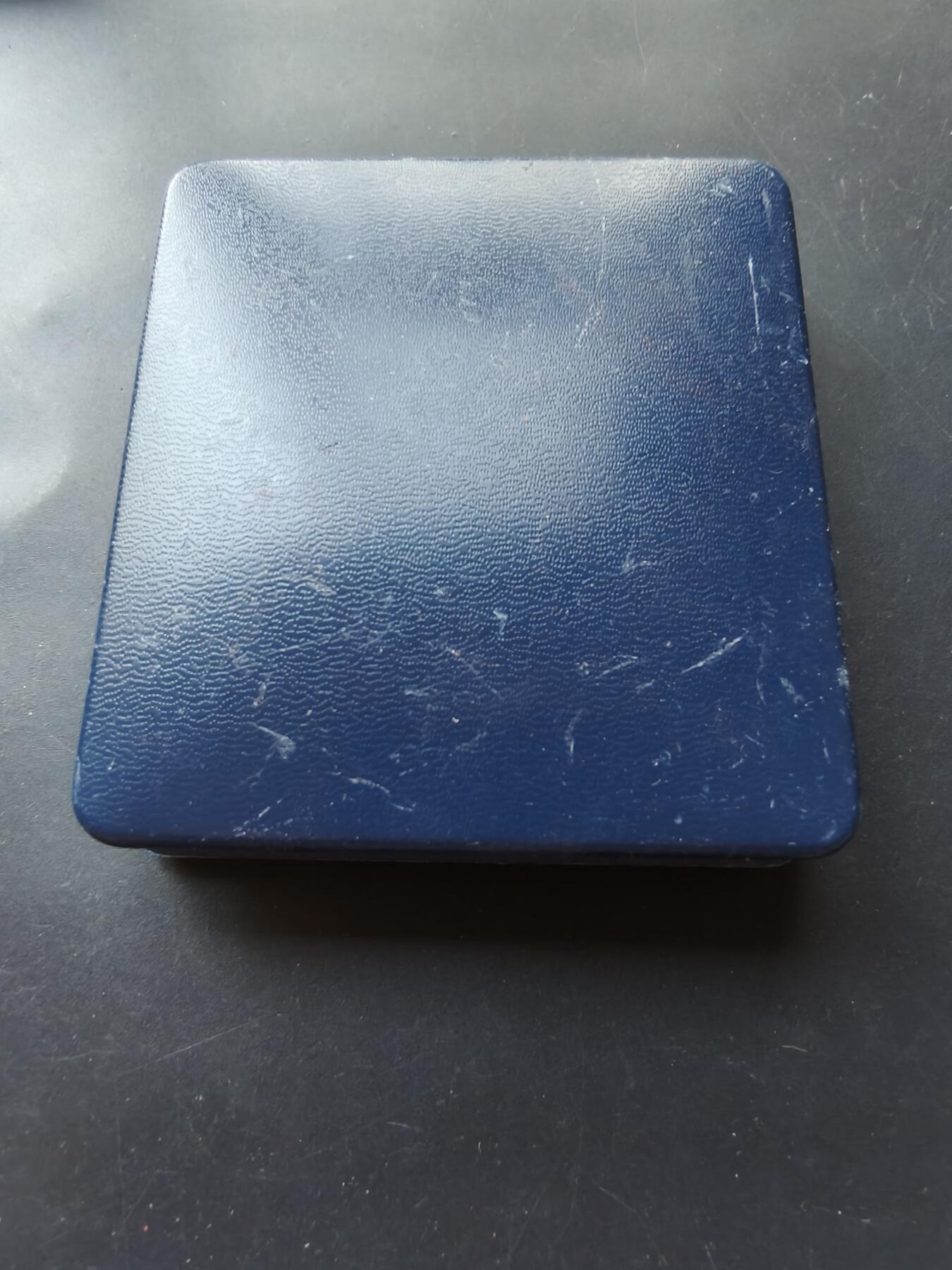 老王徽章第192期 法国陆军部大铜章     原盒，内衬损坏      直径70mm     重量108.3g